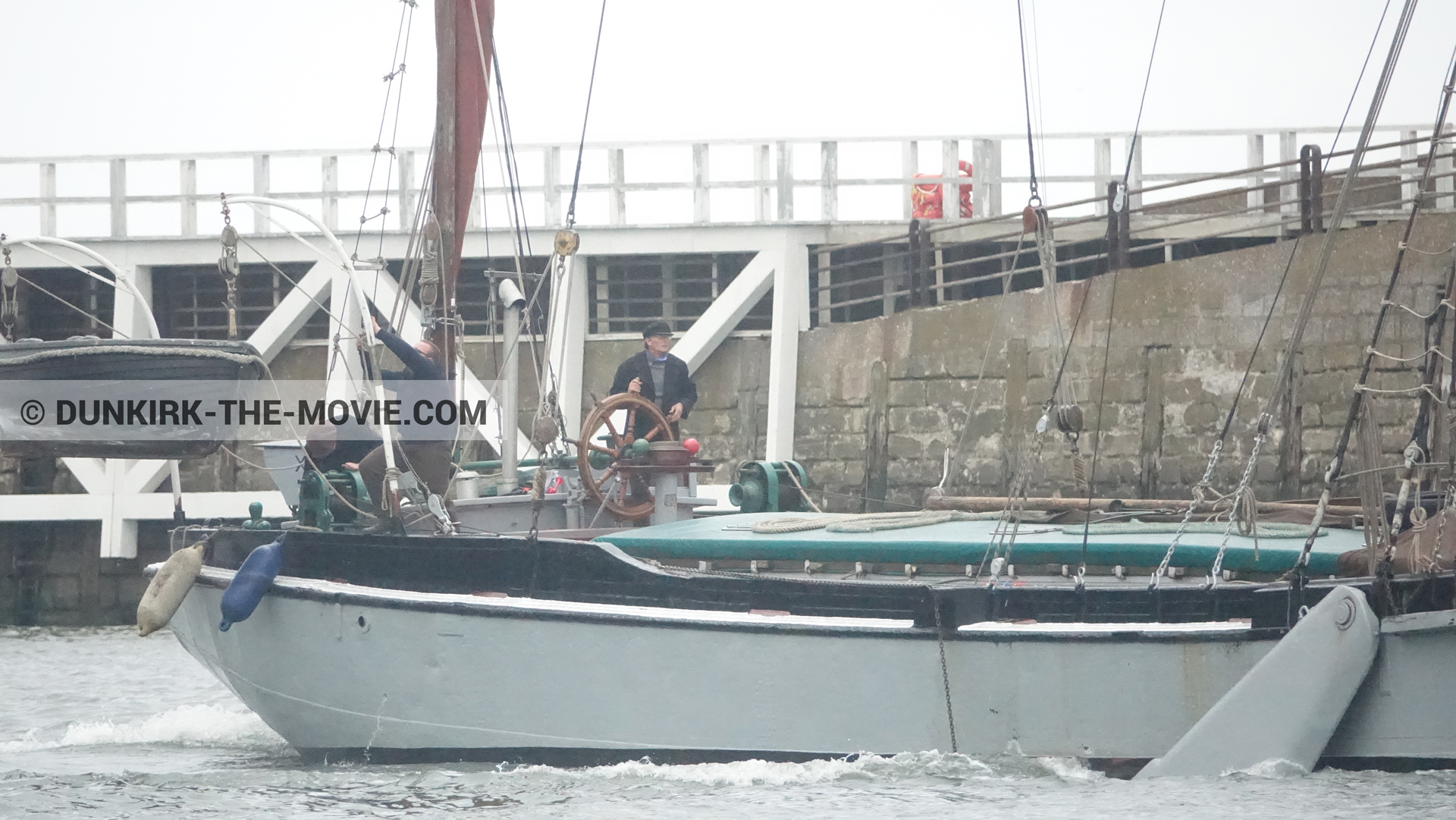 Fotos con barco, muelle del ESTE,  durante el rodaje de la película Dunkerque de Nolan