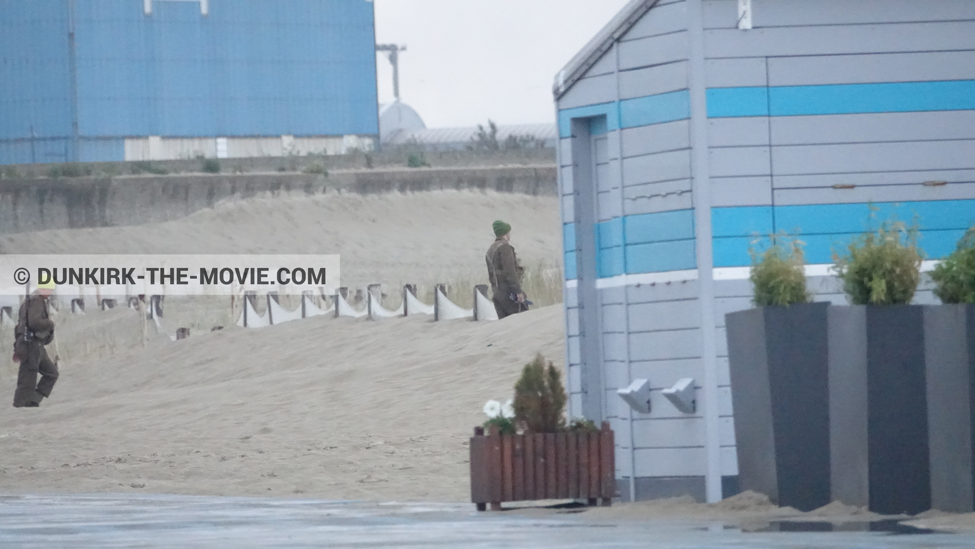 Photo avec figurants, plage,  des dessous du Film Dunkerque de Nolan