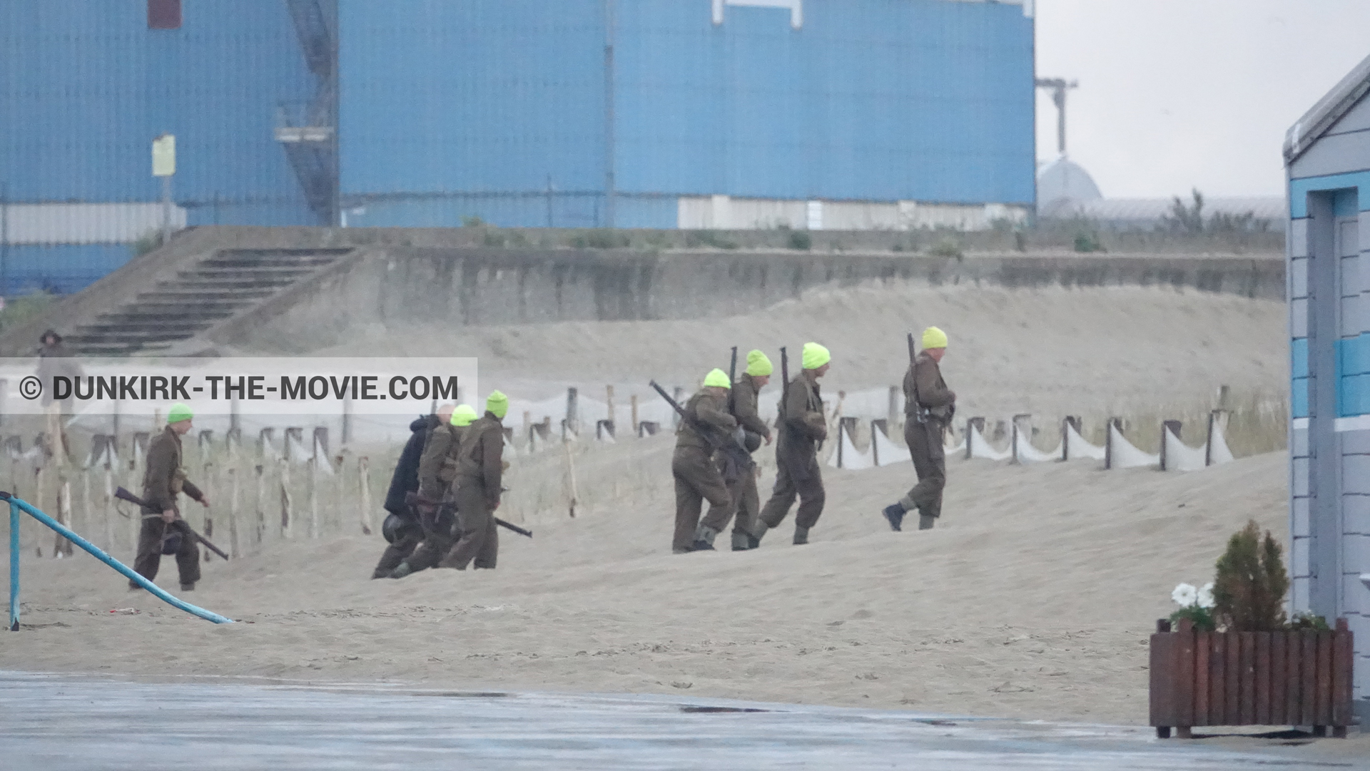 Photo avec figurants, plage,  des dessous du Film Dunkerque de Nolan