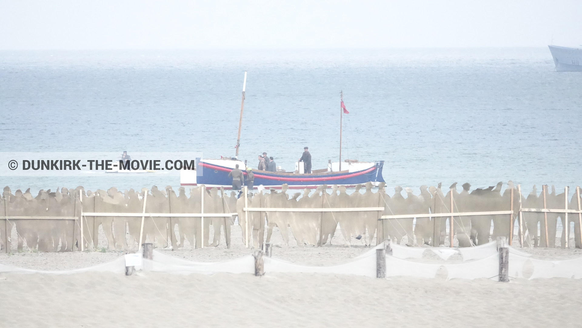 Fotos con barco, playa, del bote salvavidas Henry Finlay,  durante el rodaje de la película Dunkerque de Nolan