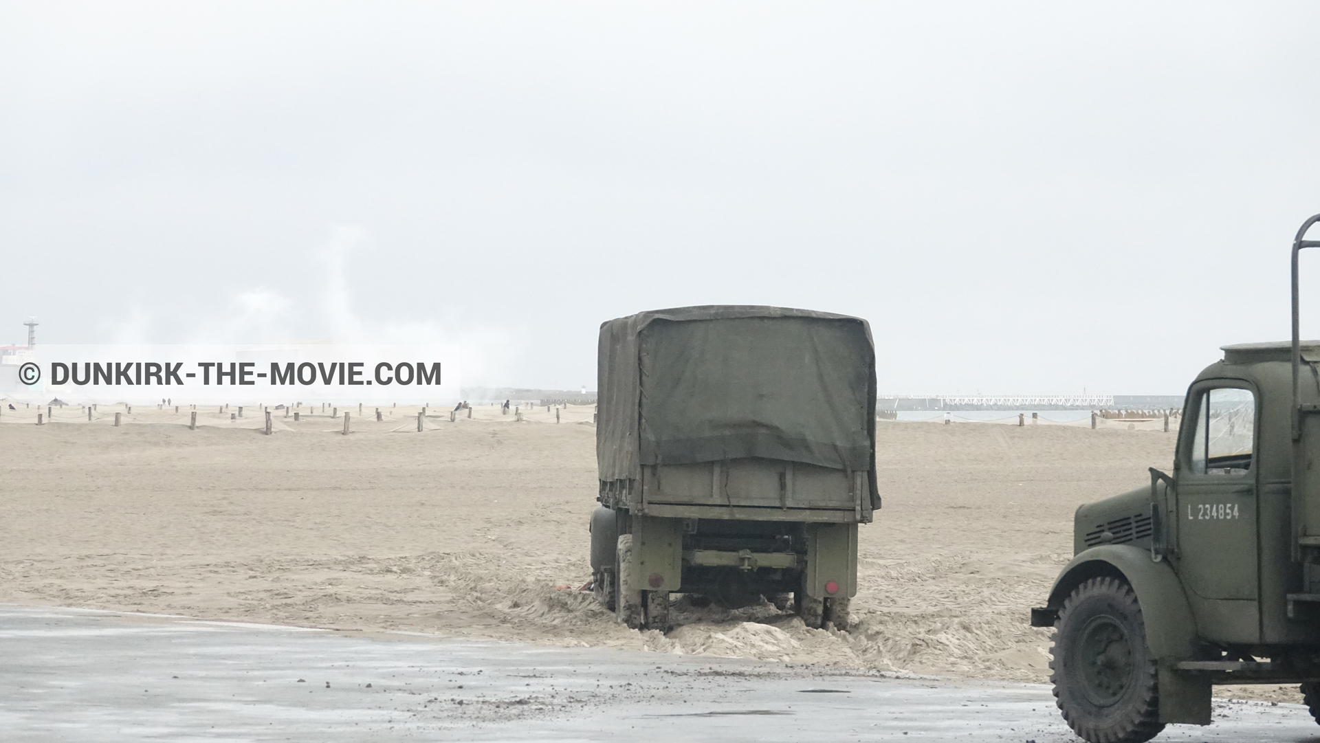 Photo avec camion, plage,  des dessous du Film Dunkerque de Nolan