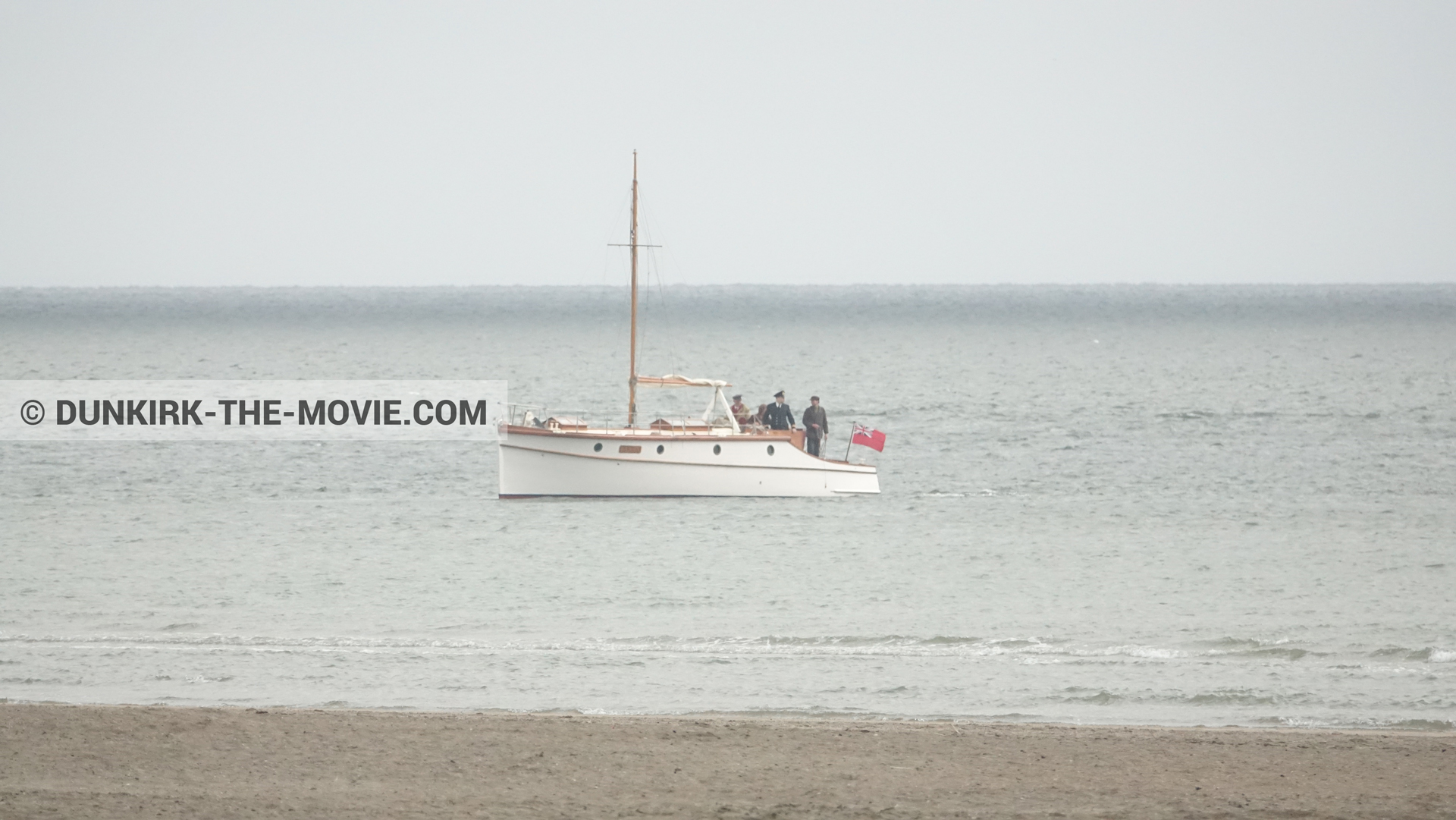 Photo avec bateau, plage,  des dessous du Film Dunkerque de Nolan