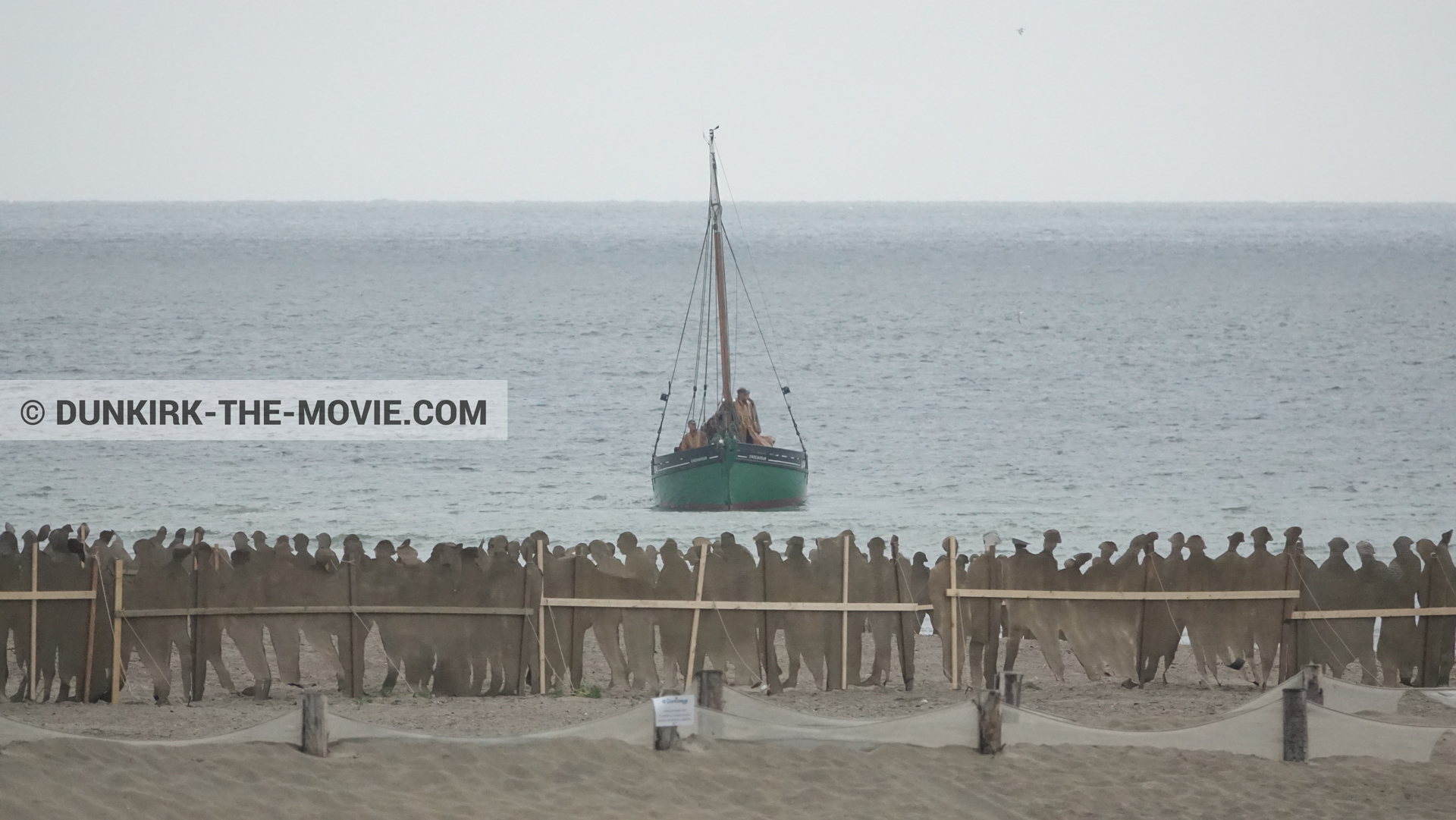 Photo avec bateau, décor, plage,  des dessous du Film Dunkerque de Nolan
