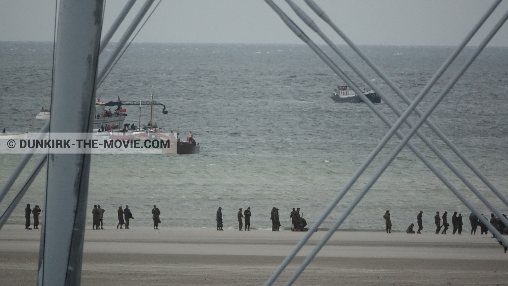 Fotos con barco, extras, Ocean Wind 4, playa,  durante el rodaje de la película Dunkerque de Nolan