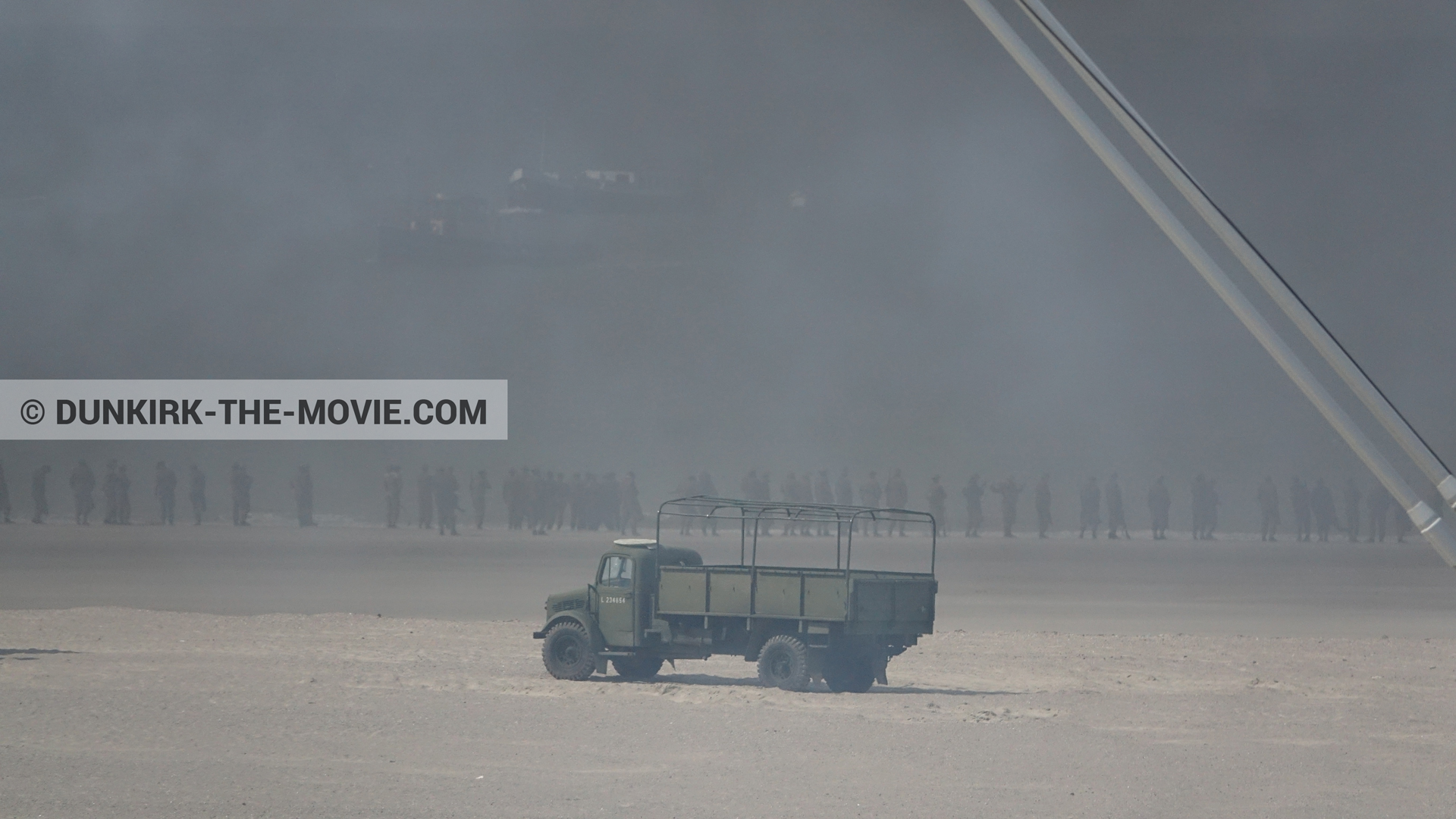 Fotos con humo negro, playa,  durante el rodaje de la película Dunkerque de Nolan