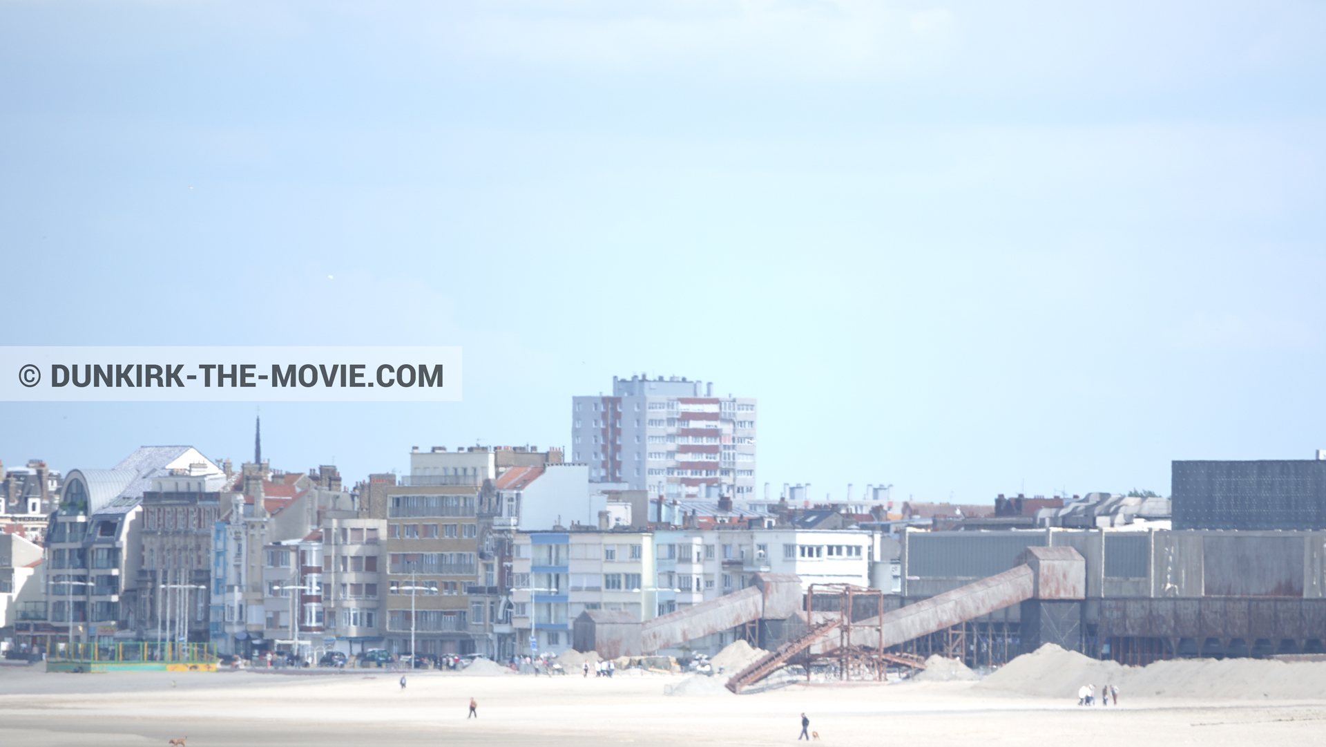 Photo avec plage, Malo les Bains, dÃ©cor, ciel bleu,  des dessous du Film Dunkerque de Nolan