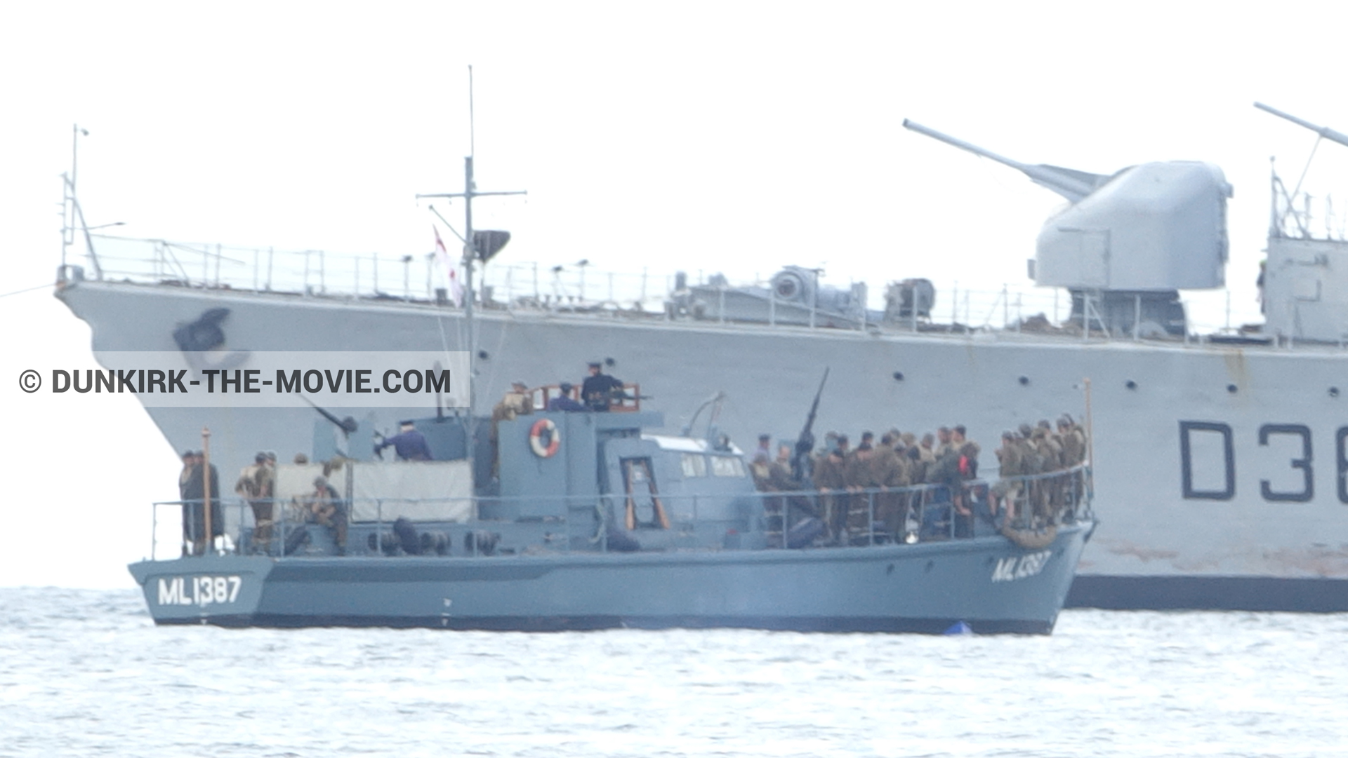 Photo avec acteur, figurants, HMS Medusa - ML1387, MaillÃ©-BrÃ©zÃ© - D36 - D54,  des dessous du Film Dunkerque de Nolan