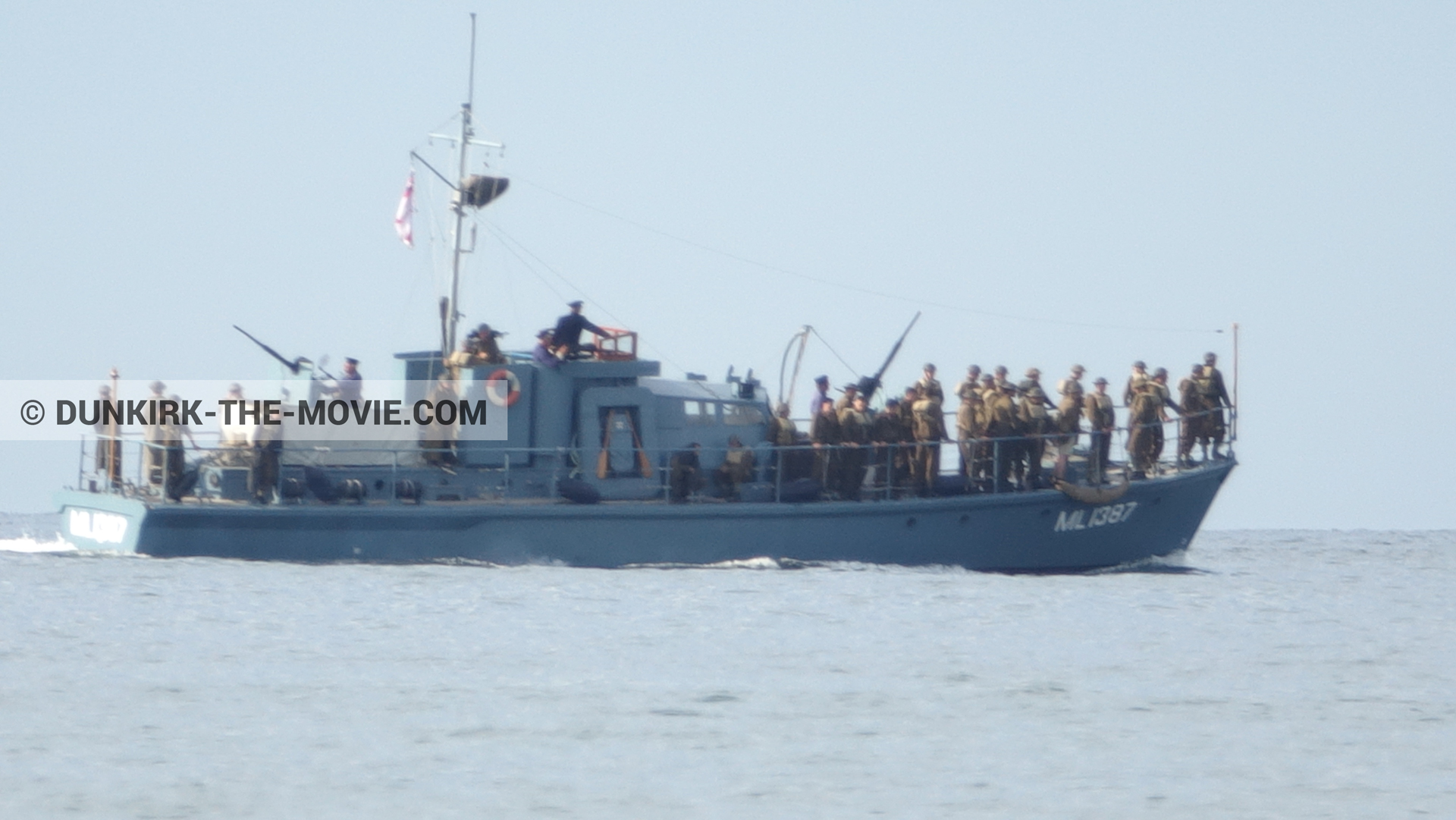 Fotos con extras, HMS Medusa - ML1387,  durante el rodaje de la película Dunkerque de Nolan