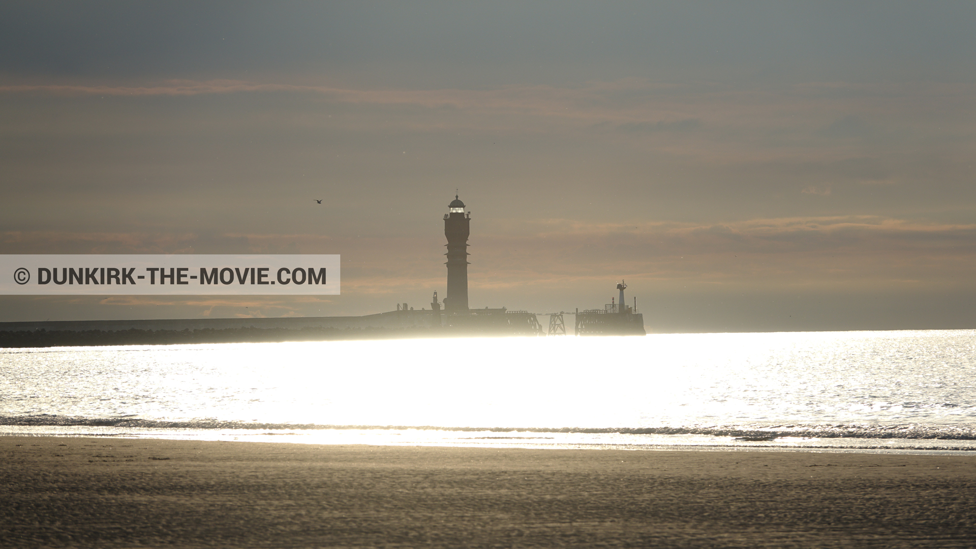 Photo avec phare de St Pol sur Mer,  des dessous du Film Dunkerque de Nolan