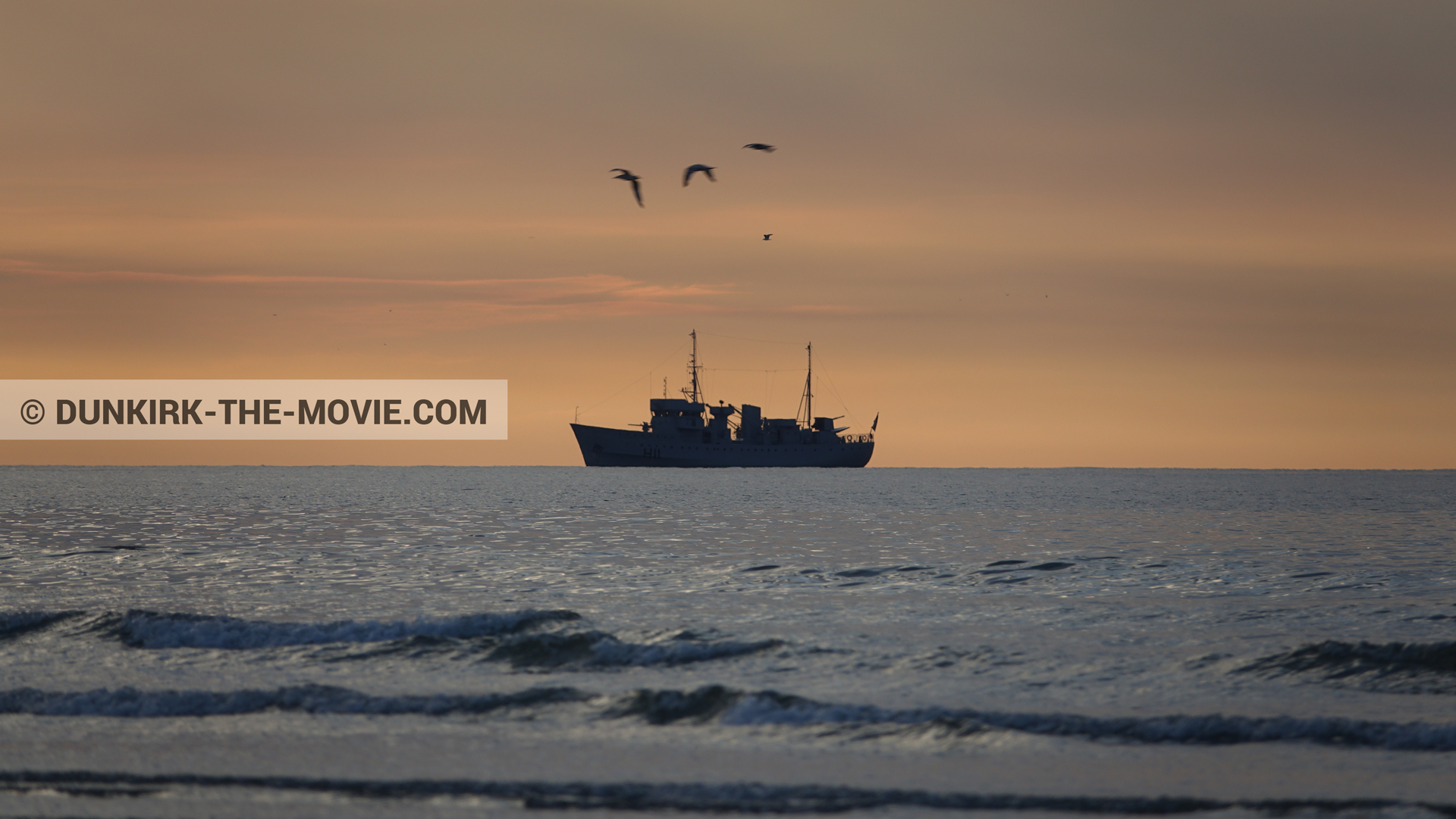 Picture with boat, orange sky, calm sea, H11 - MLV Castor,  from behind the scene of the Dunkirk movie by Nolan
