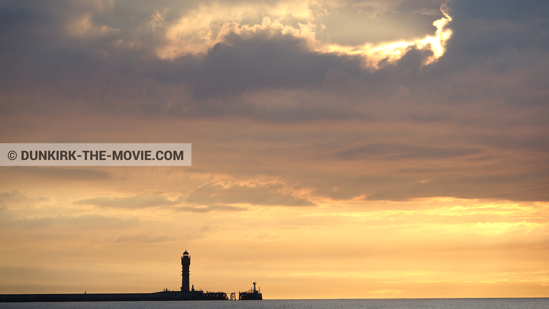 Photo avec phare de St Pol sur Mer,  des dessous du Film Dunkerque de Nolan