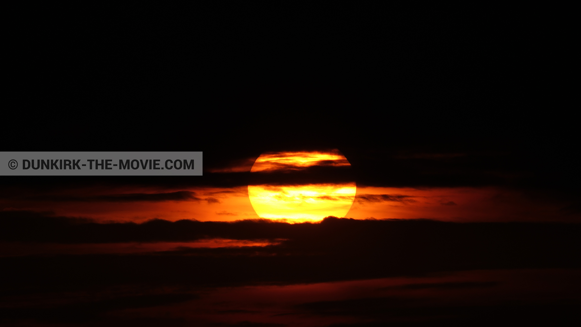 Fotos con cielo anaranjado,  durante el rodaje de la película Dunkerque de Nolan
