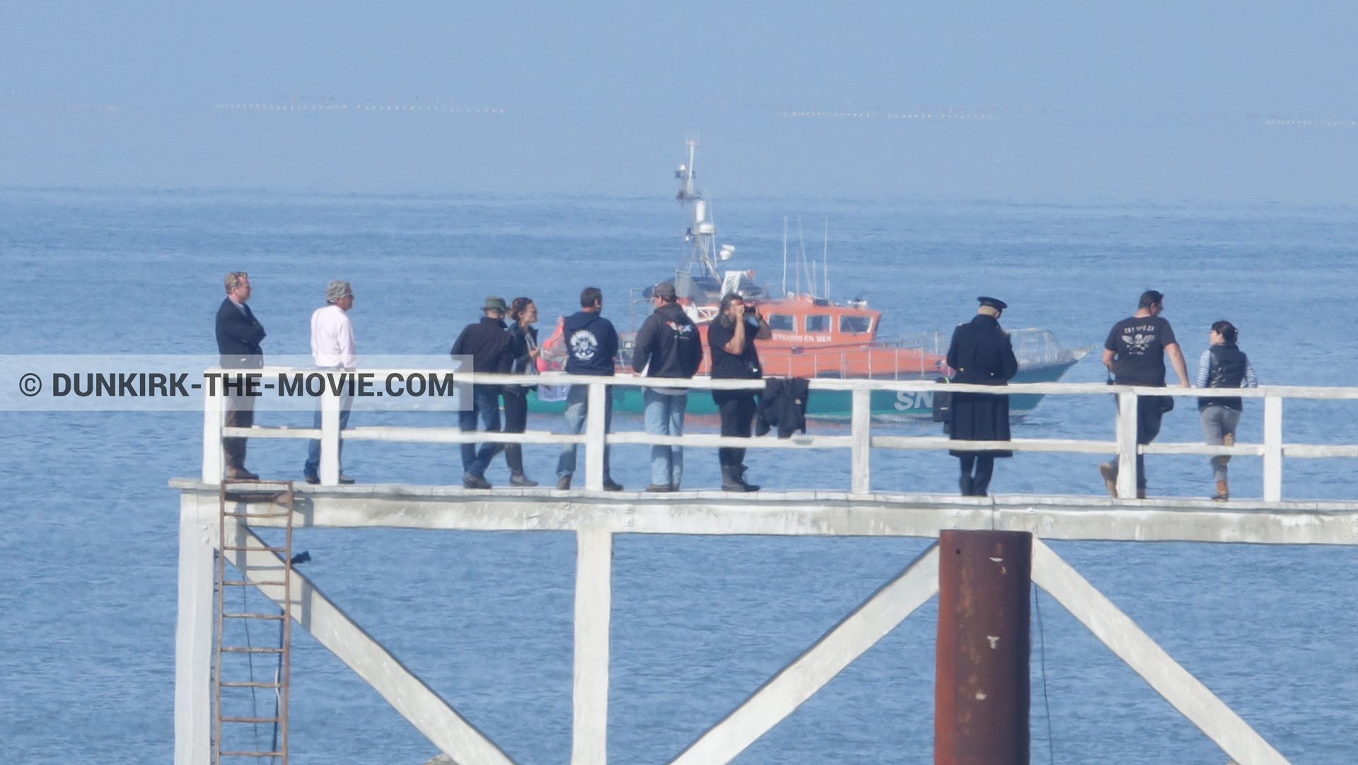 Picture with Hoyte van Hoytema, EST pier, Kenneth Branagh, Christopher Nolan, technical team, Nilo Otero,  from behind the scene of the Dunkirk movie by Nolan