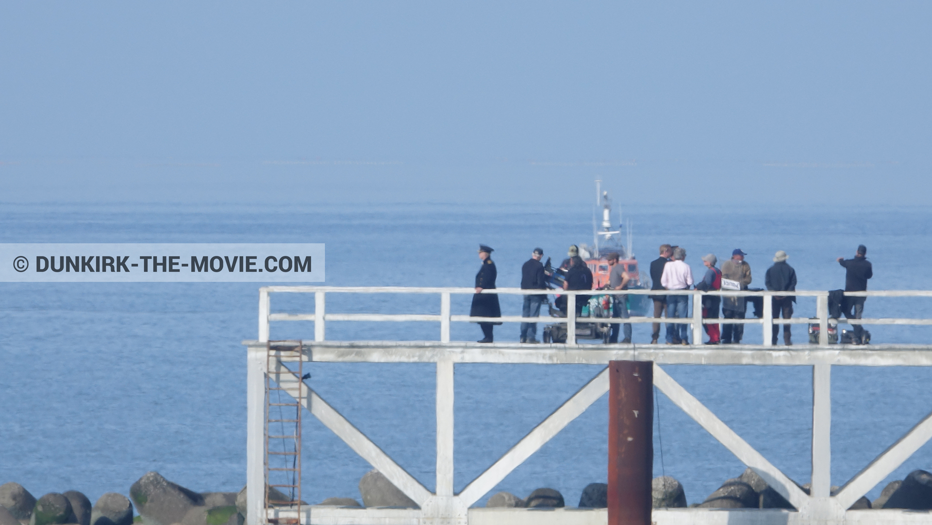Picture with Hoyte van Hoytema, EST pier, Kenneth Branagh, Christopher Nolan, technical team,  from behind the scene of the Dunkirk movie by Nolan