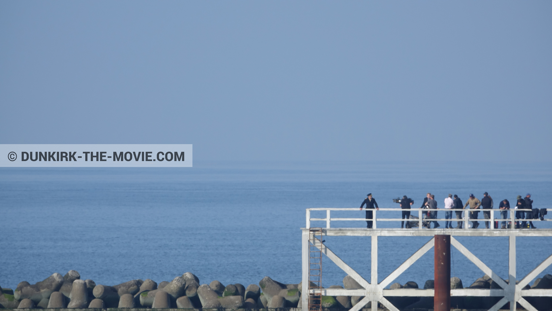 Fotos con cielo azul, Hoyte van Hoytema, muelle del ESTE, Kenneth Branagh, Christopher Nolan, equipo técnica,  durante el rodaje de la película Dunkerque de Nolan
