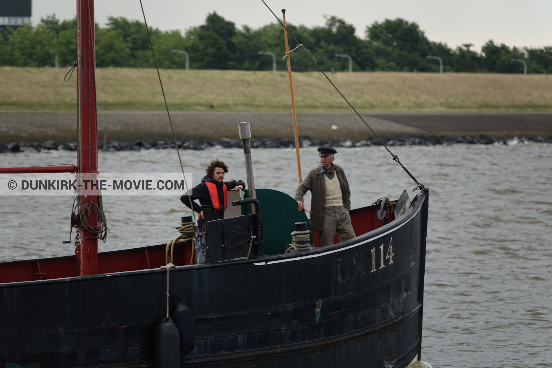 Fotos con barco, Jonge Jacob - UK114,  durante el rodaje de la película Dunkerque de Nolan