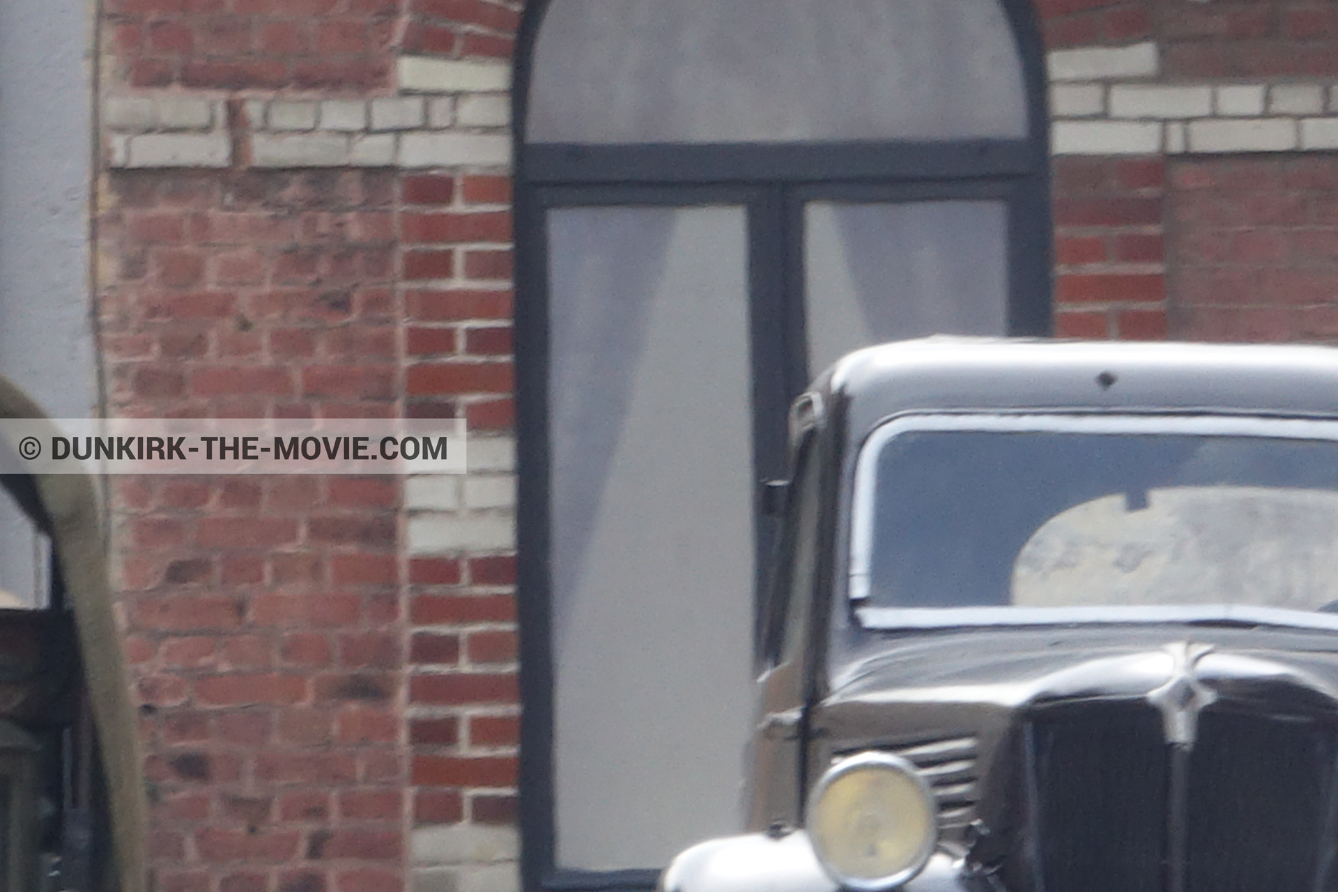 Photo avec voiture ancienne,  des dessous du Film Dunkerque de Nolan