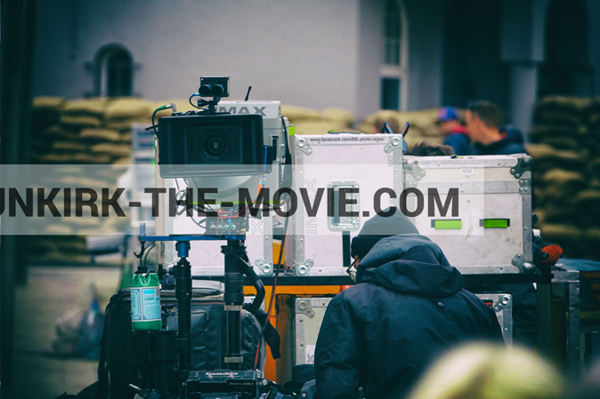 Photo avec caméra IMAX, équipe technique,  des dessous du Film Dunkerque de Nolan