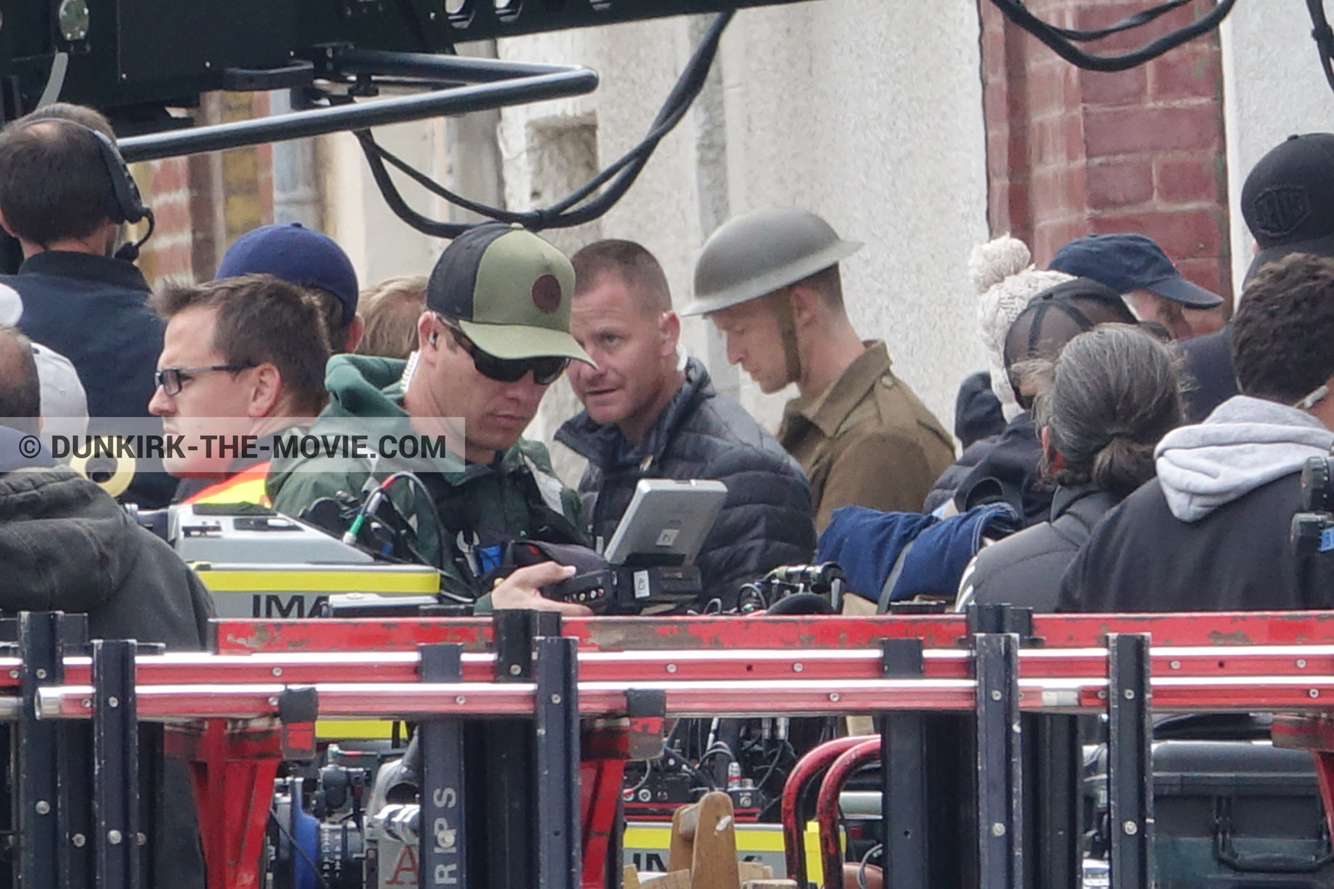 Picture with supernumeraries, Belle Rade street, technical team,  from behind the scene of the Dunkirk movie by Nolan