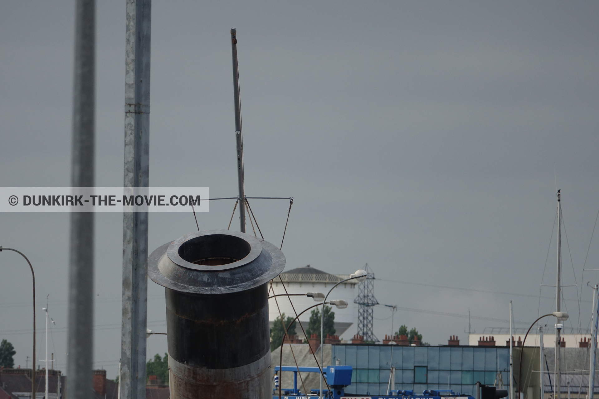 Picture with grey sky, decor,  from behind the scene of the Dunkirk movie by Nolan
