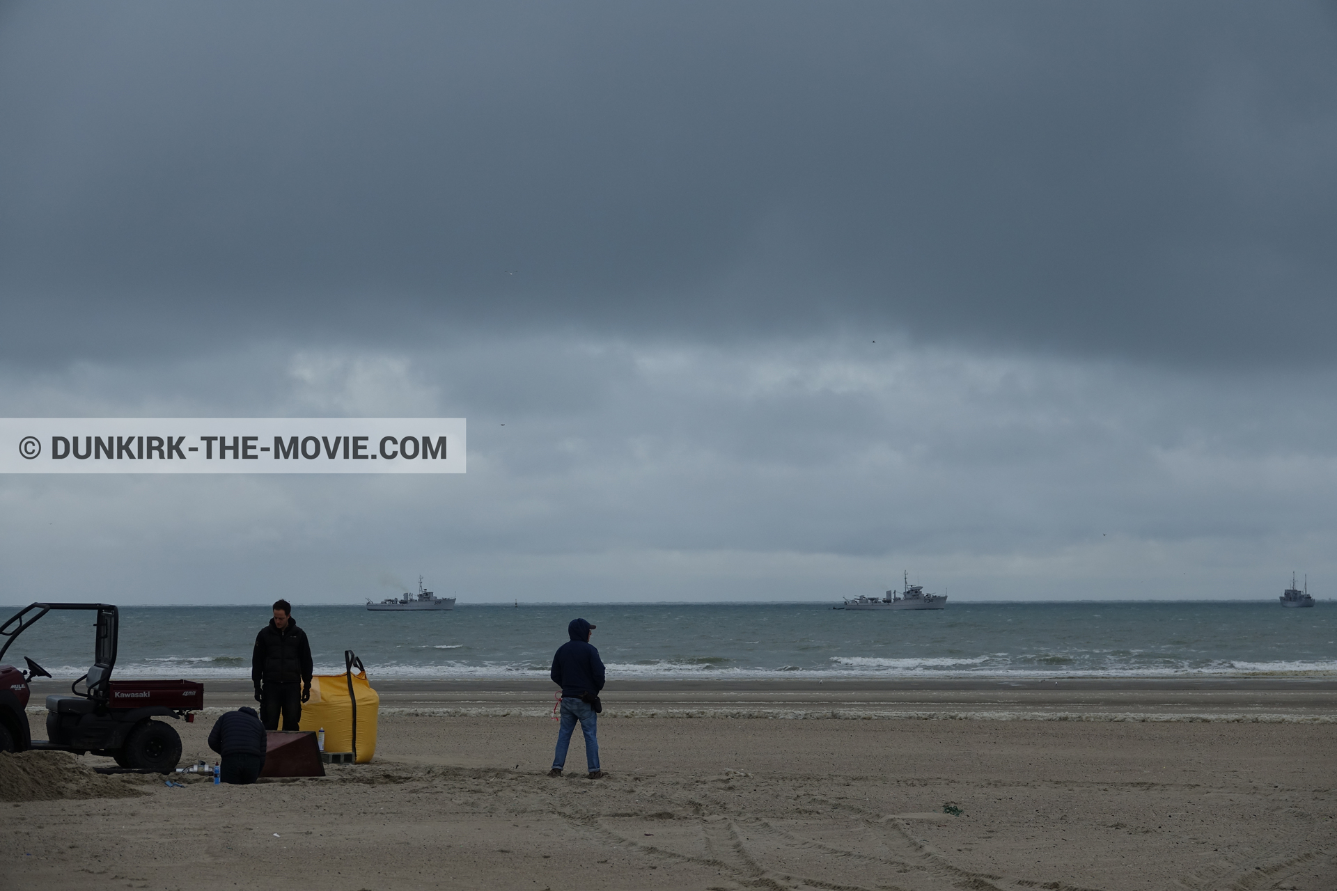 Picture with boat, cloudy sky, beach, technical team,  from behind the scene of the Dunkirk movie by Nolan