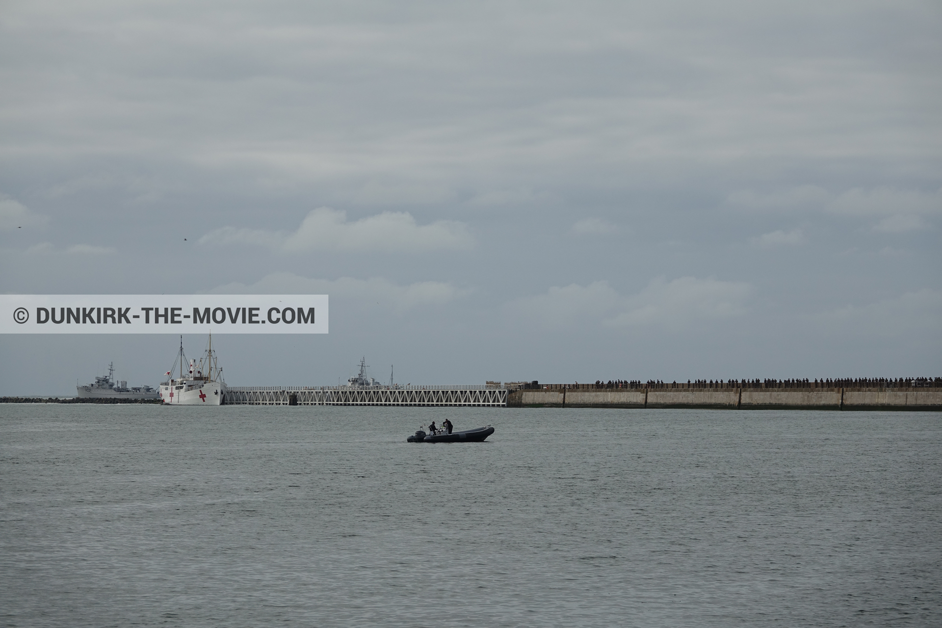 Photo avec bateau, figurants, H32 - Hr.Ms. Sittard, jetée EST, M/S Rogaland,  des dessous du Film Dunkerque de Nolan