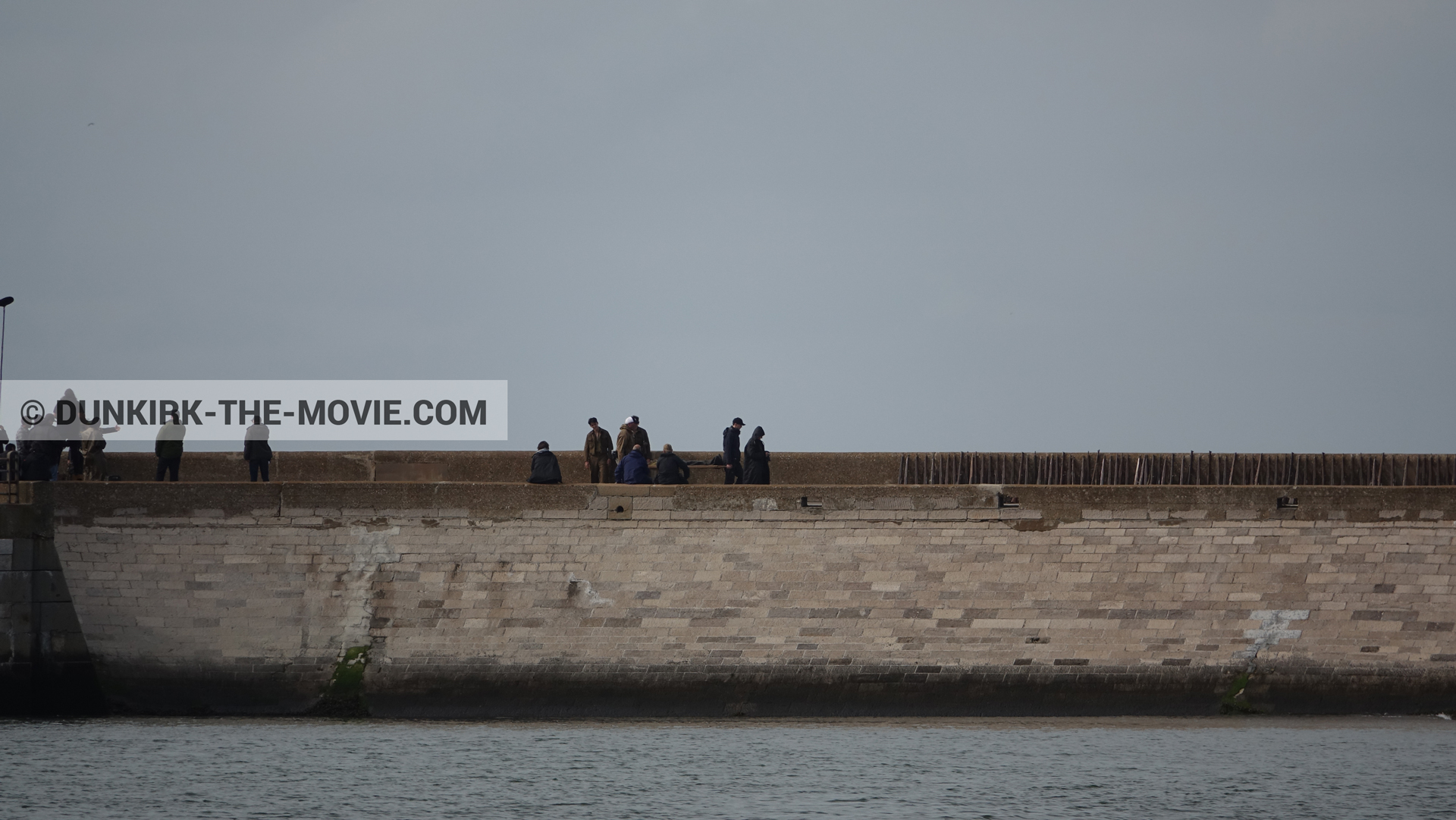 Photo avec jetée EST, équipe technique,  des dessous du Film Dunkerque de Nolan