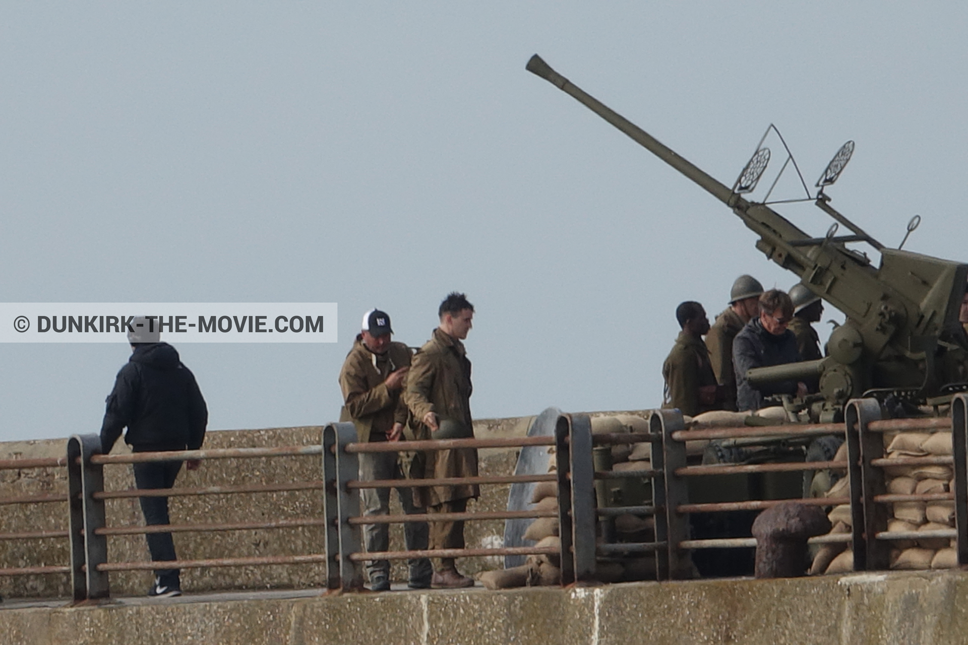 Fotos con cañón, extras, muelle del ESTE,  durante el rodaje de la película Dunkerque de Nolan