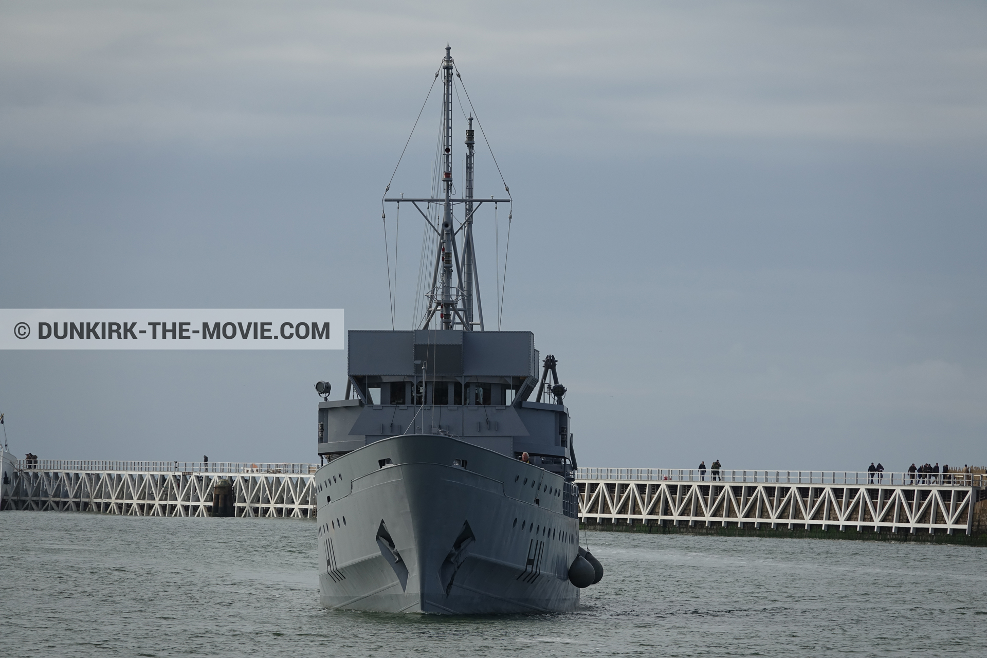 Picture with grey sky, H11 - MLV Castor, EST pier, calm sea,  from behind the scene of the Dunkirk movie by Nolan