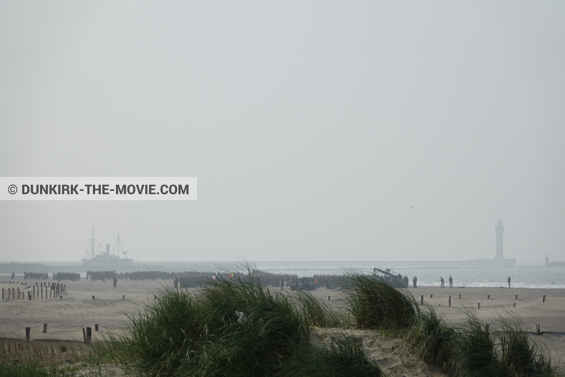 Picture with supernumeraries, beach,  from behind the scene of the Dunkirk movie by Nolan