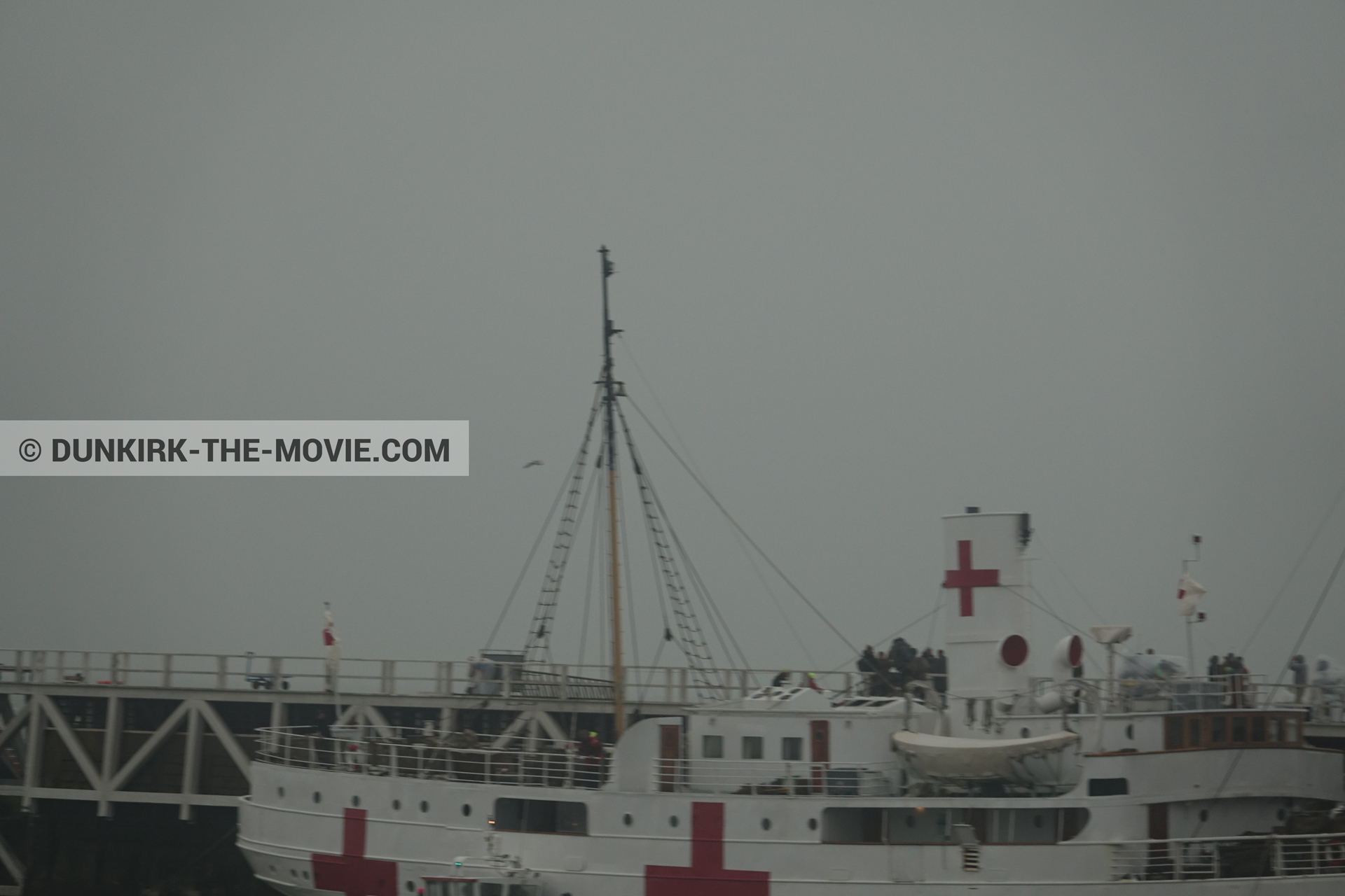 Photo avec ciel gris, jetée EST, M/S Rogaland,  des dessous du Film Dunkerque de Nolan