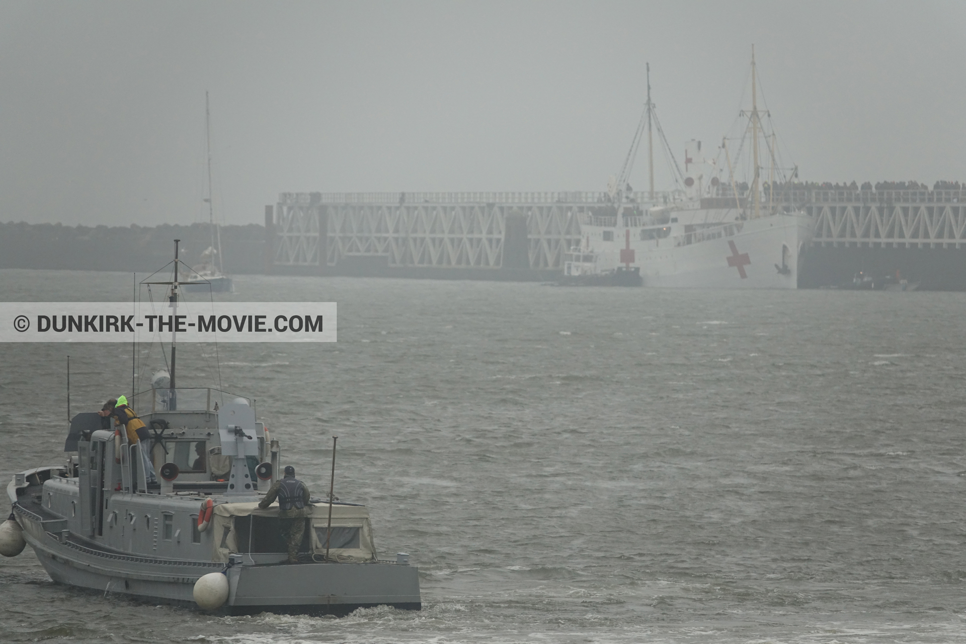 Photo avec bateau, ciel gris, jetée EST, M/S Rogaland, USN P22,  des dessous du Film Dunkerque de Nolan