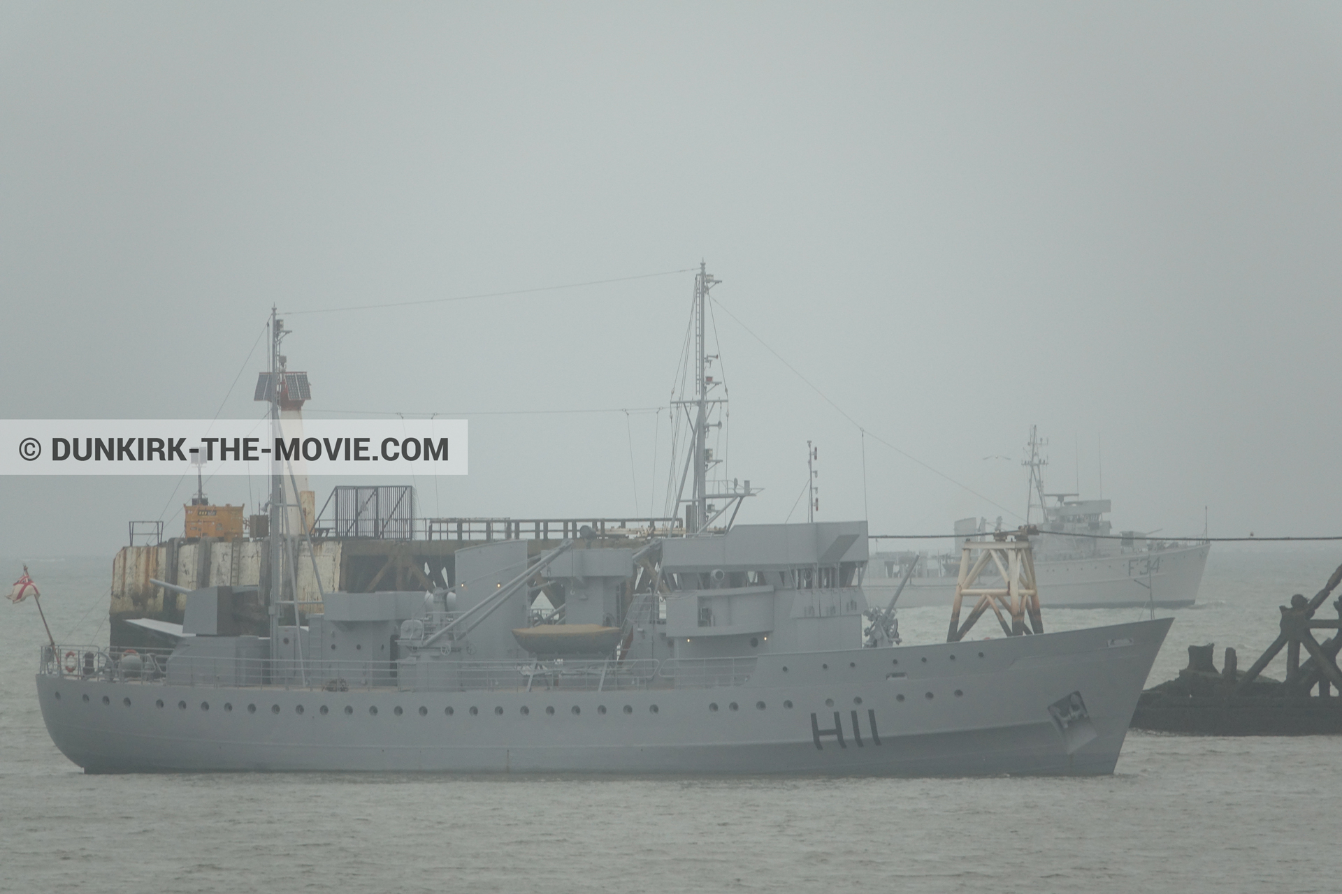 Fotos con barco, cielo gris, H11 - MLV Castor,  durante el rodaje de la película Dunkerque de Nolan