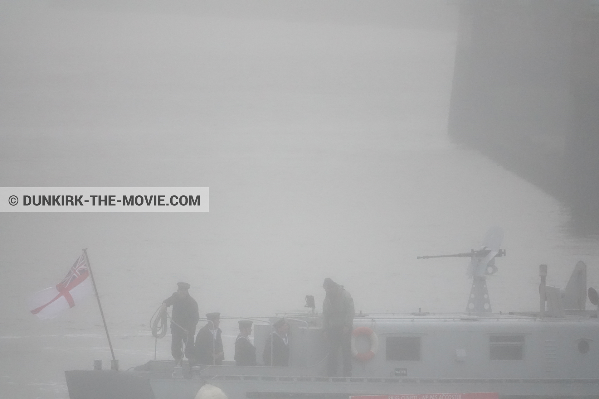 Fotos con barco, cielo gris, PR 22,  durante el rodaje de la película Dunkerque de Nolan