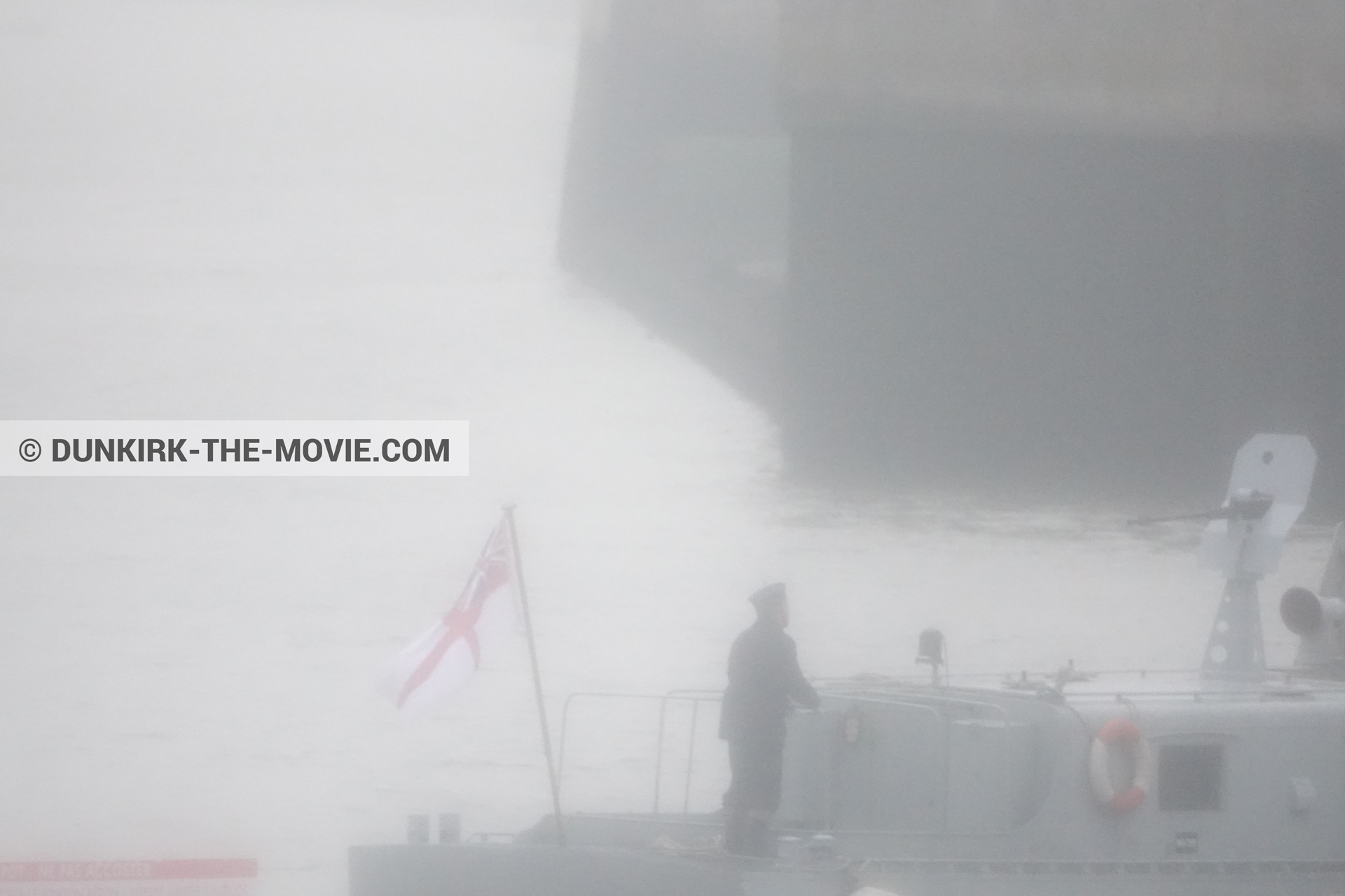 Fotos con barco, cielo gris, PR 22,  durante el rodaje de la película Dunkerque de Nolan