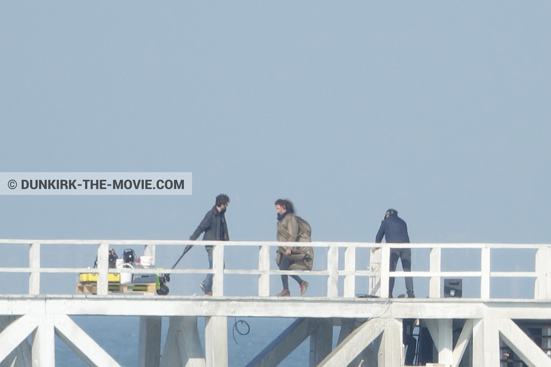 Fotos con cielo azul, muelle del ESTE, equipo técnica,  durante el rodaje de la película Dunkerque de Nolan