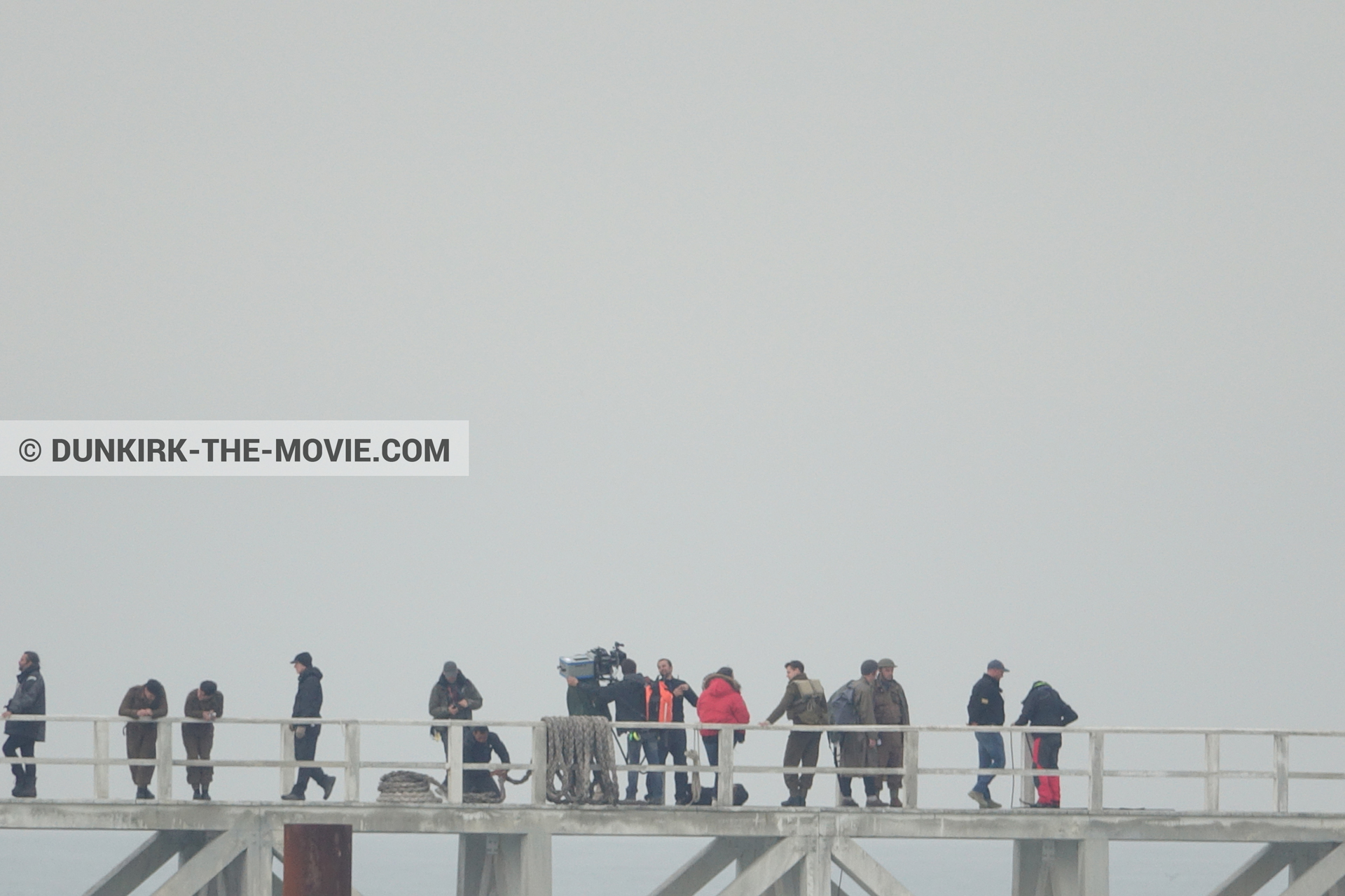 Picture with IMAX camera, grey sky, Hoyte van Hoytema, EST pier, technical team,  from behind the scene of the Dunkirk movie by Nolan
