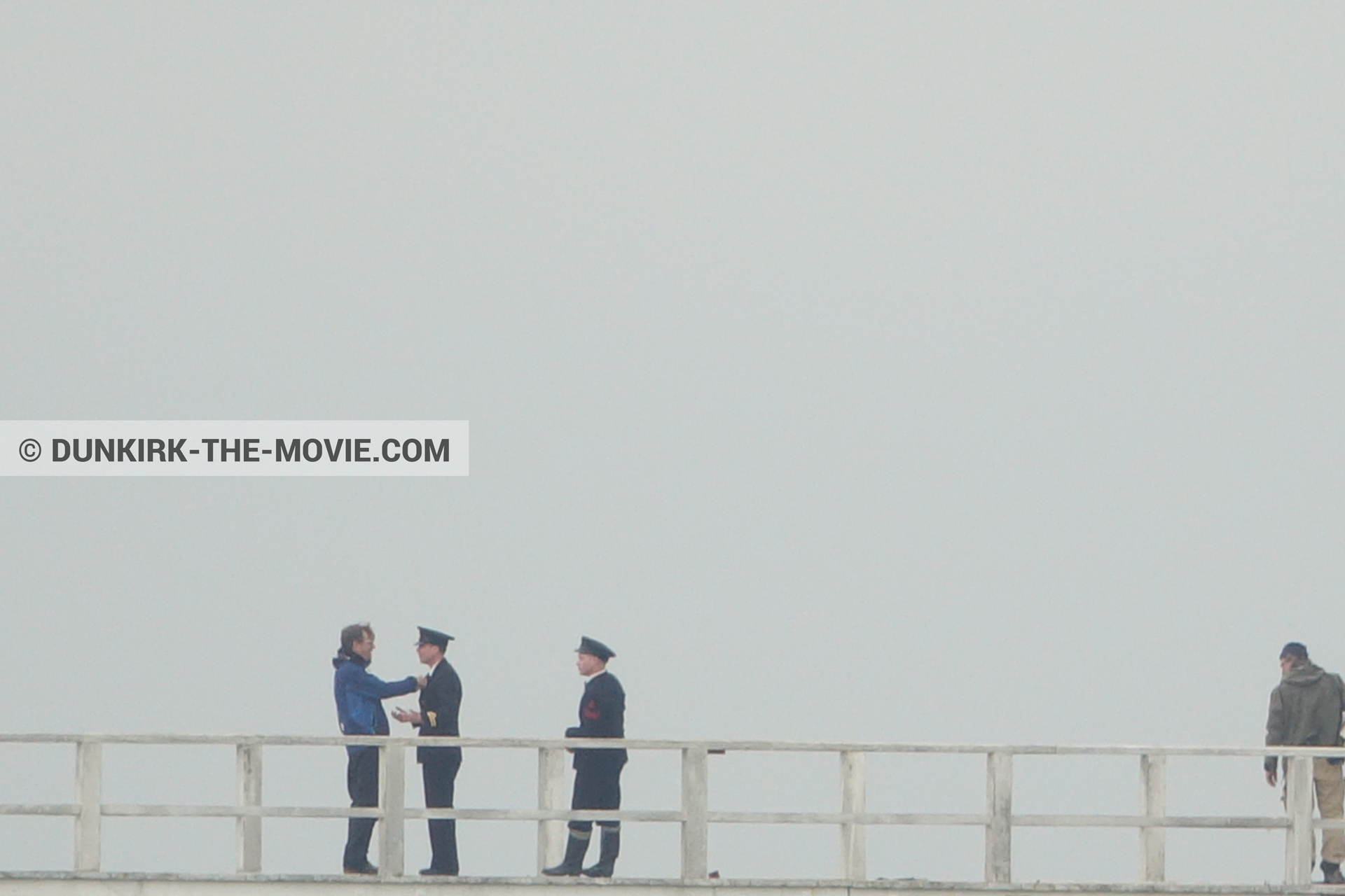 Picture with actor, grey sky, EST pier, technical team,  from behind the scene of the Dunkirk movie by Nolan