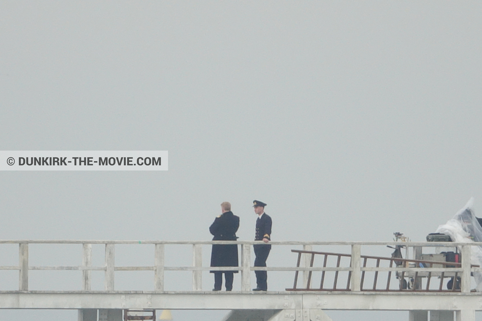 Fotos con actor, cielo gris, muelle del ESTE, Kenneth Branagh,  durante el rodaje de la película Dunkerque de Nolan