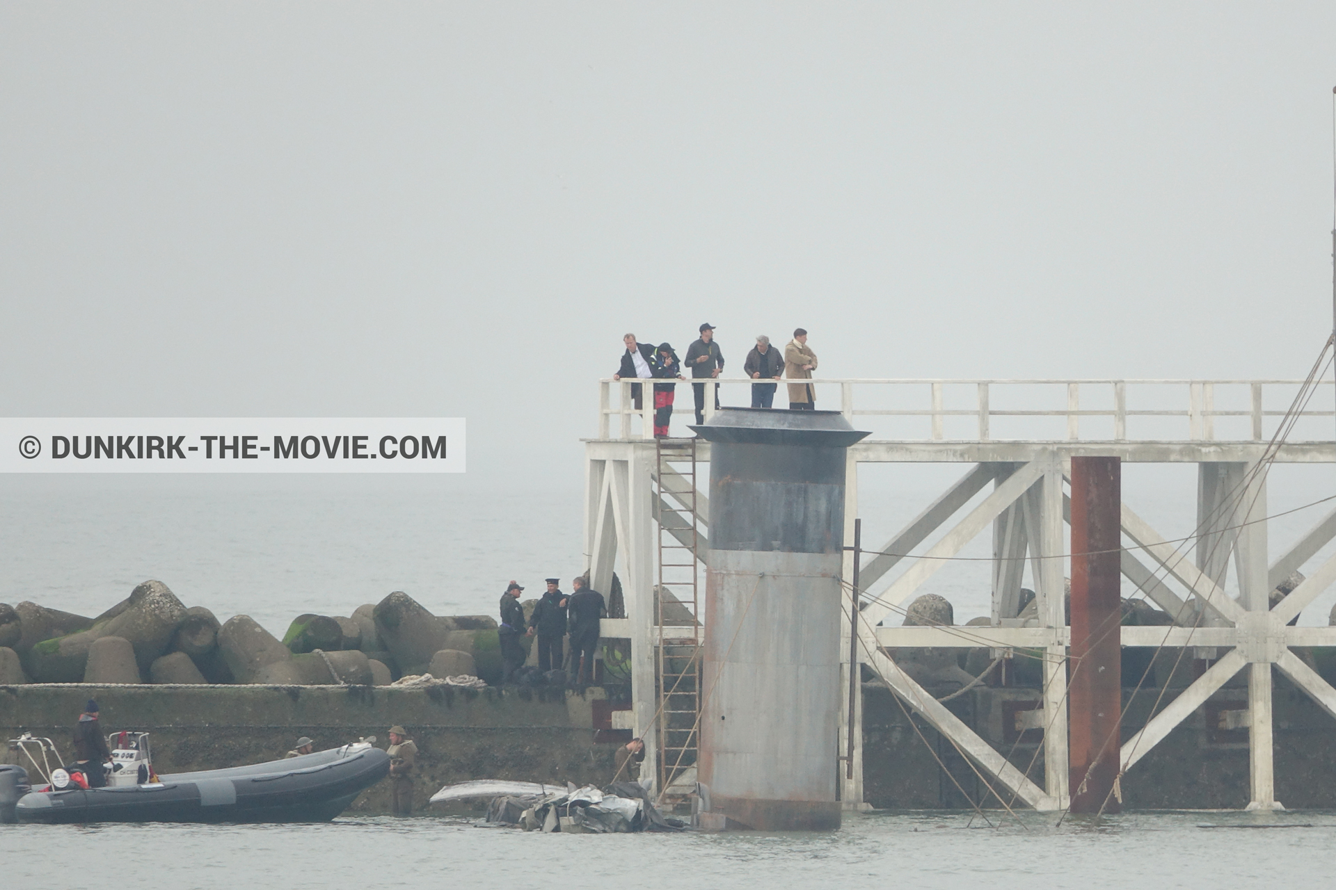 Fotos con cielo gris, decoración, muelle del ESTE, Christopher Nolan, equipo técnica, Nilo Otero,  durante el rodaje de la película Dunkerque de Nolan