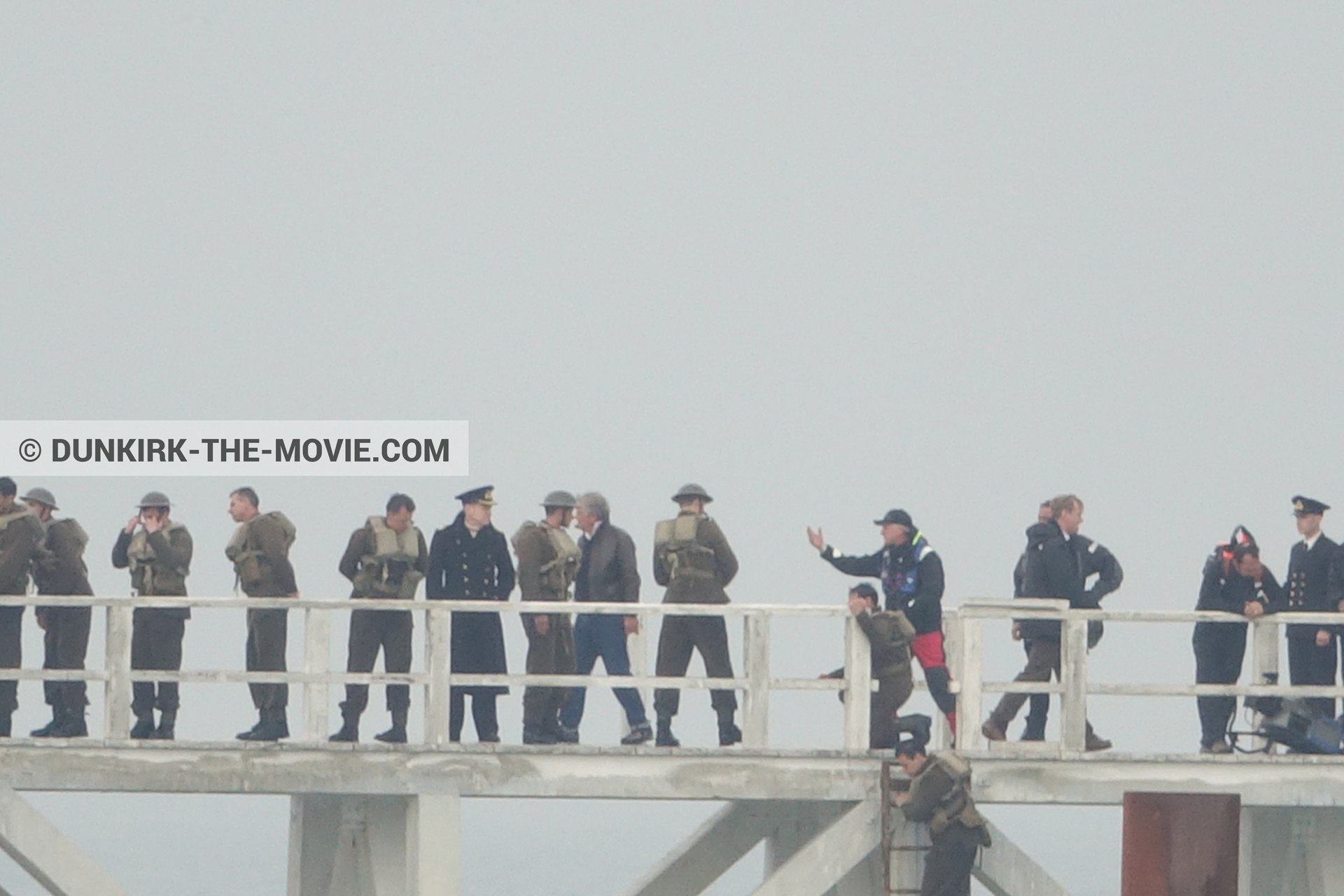 Picture with actor, grey sky, supernumeraries, Hoyte van Hoytema, EST pier, Kenneth Branagh, Christopher Nolan, technical team, Nilo Otero,  from behind the scene of the Dunkirk movie by Nolan