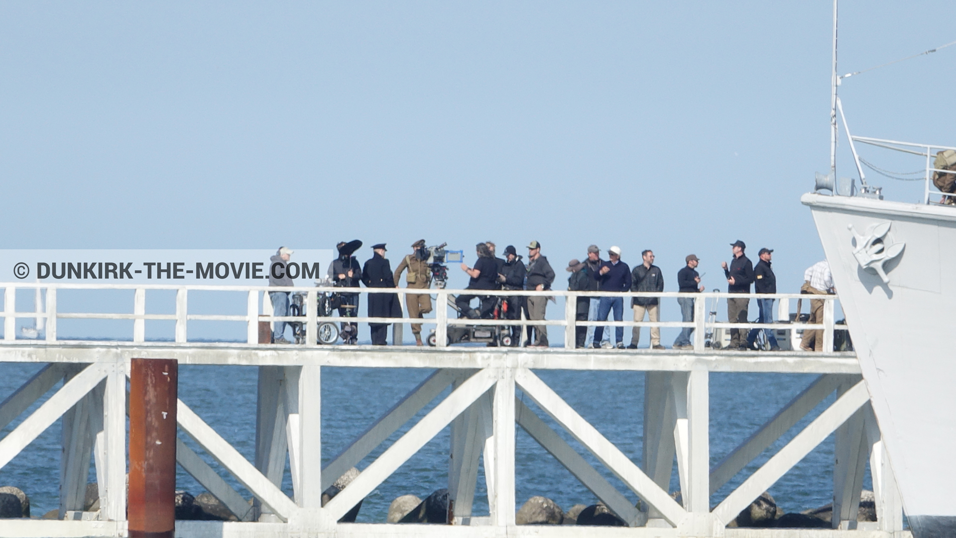 Fotos con actor, cámara IMAX, cielo azul, extras, H32 - Hr.Ms. Sittard, Hoyte van Hoytema, muelle del ESTE, Kenneth Branagh,  durante el rodaje de la película Dunkerque de Nolan