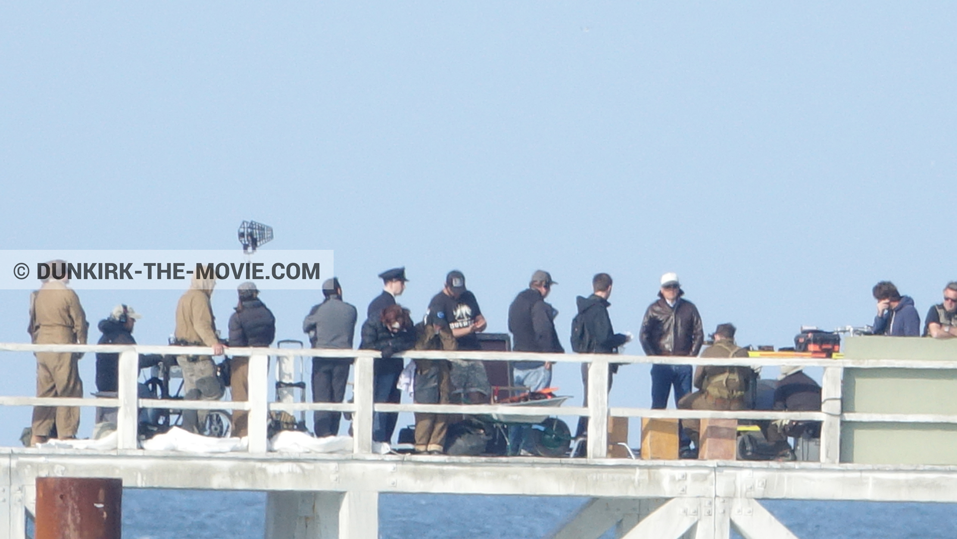 Fotos con cielo azul, muelle del ESTE, equipo técnica, Nilo Otero,  durante el rodaje de la película Dunkerque de Nolan