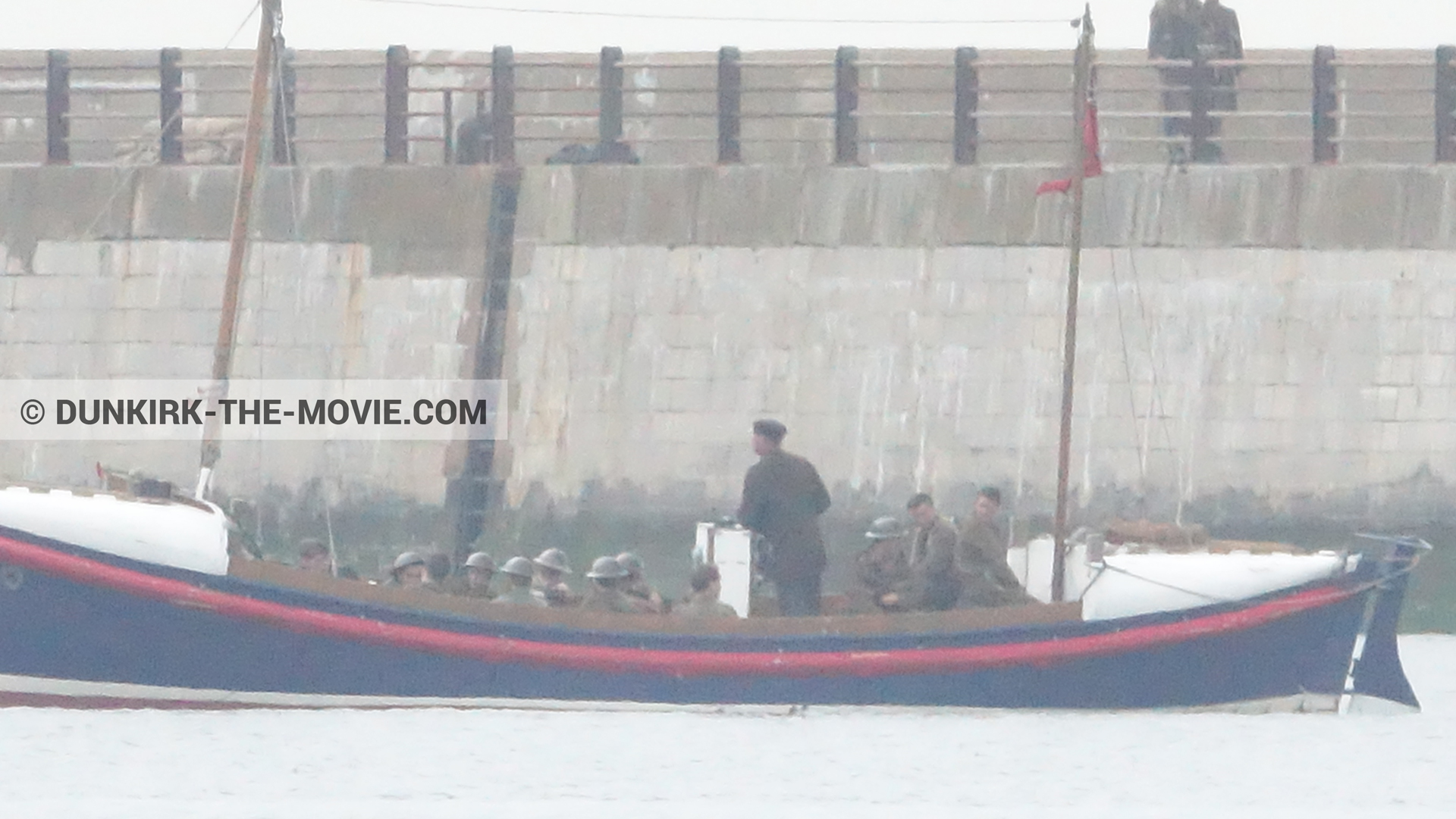 Fotos con barco, extras, muelle del ESTE, del bote salvavidas Henry Finlay,  durante el rodaje de la película Dunkerque de Nolan
