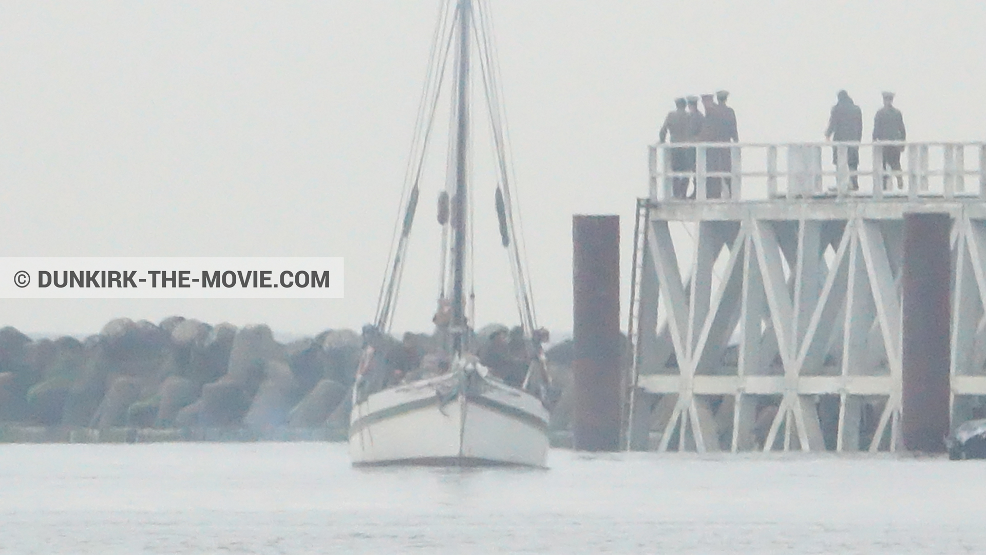 Picture with actor, grey sky, EST pier, boat,  from behind the scene of the Dunkirk movie by Nolan