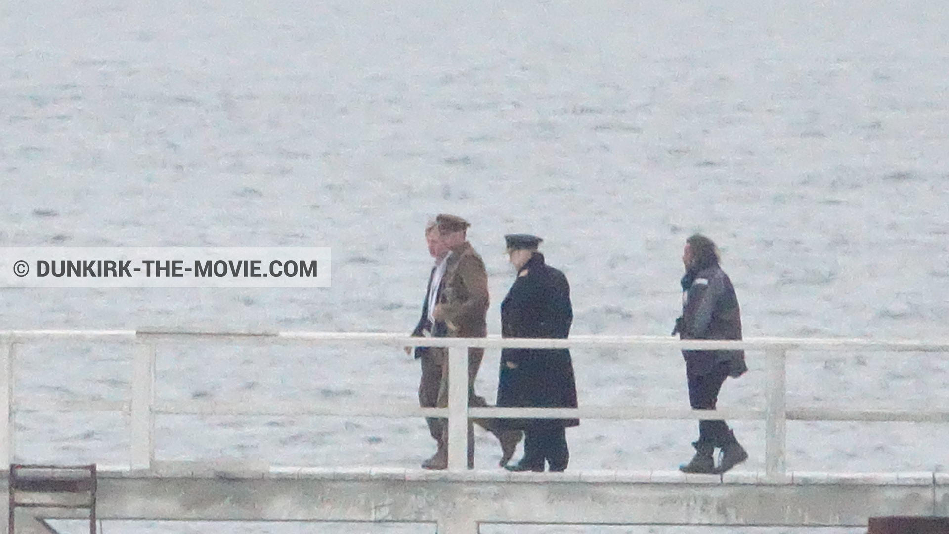 Fotos con actor, Hoyte van Hoytema, muelle del ESTE, Kenneth Branagh, Christopher Nolan,  durante el rodaje de la película Dunkerque de Nolan