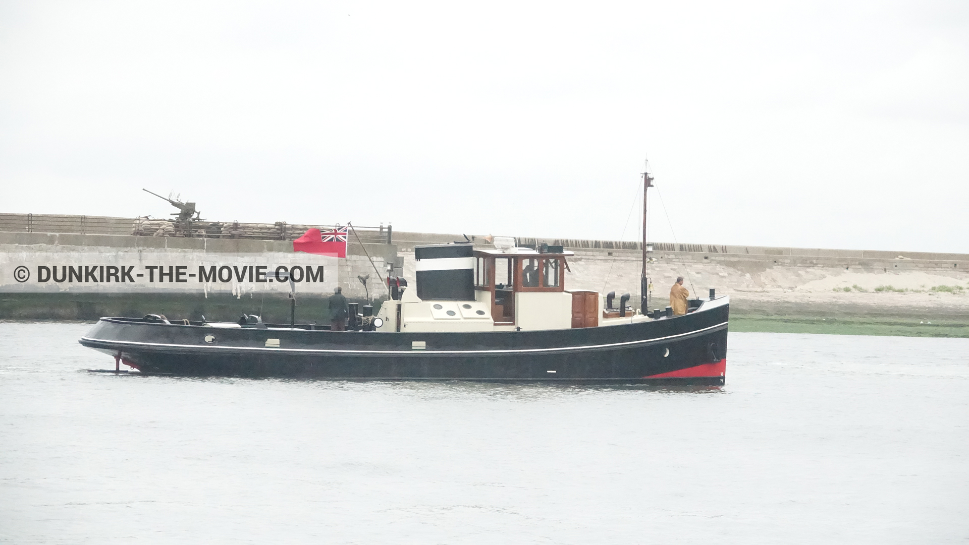 Photo avec bateau, jetée EST,  des dessous du Film Dunkerque de Nolan