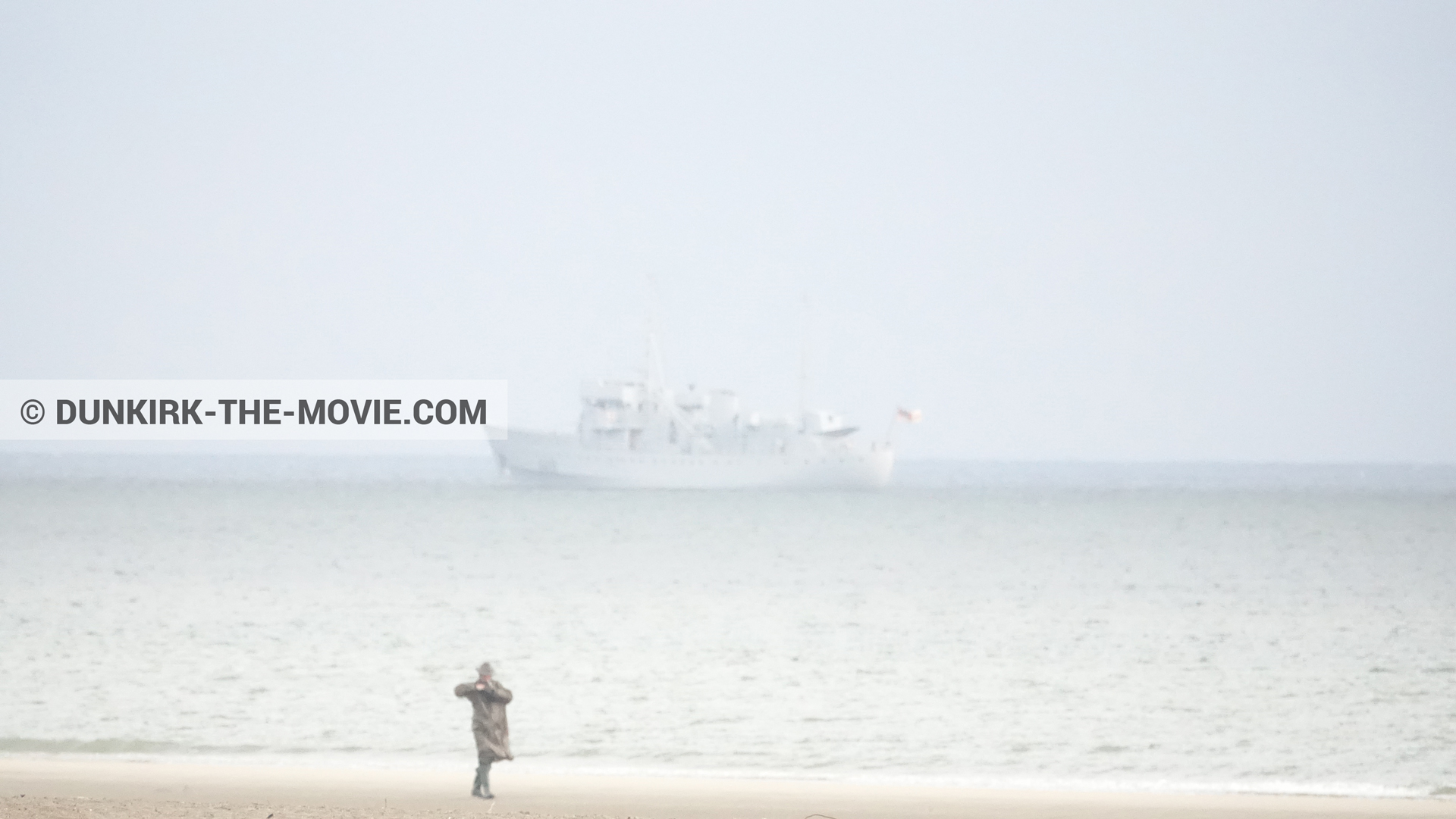 Picture with boat, supernumeraries, H11 - MLV Castor, beach,  from behind the scene of the Dunkirk movie by Nolan