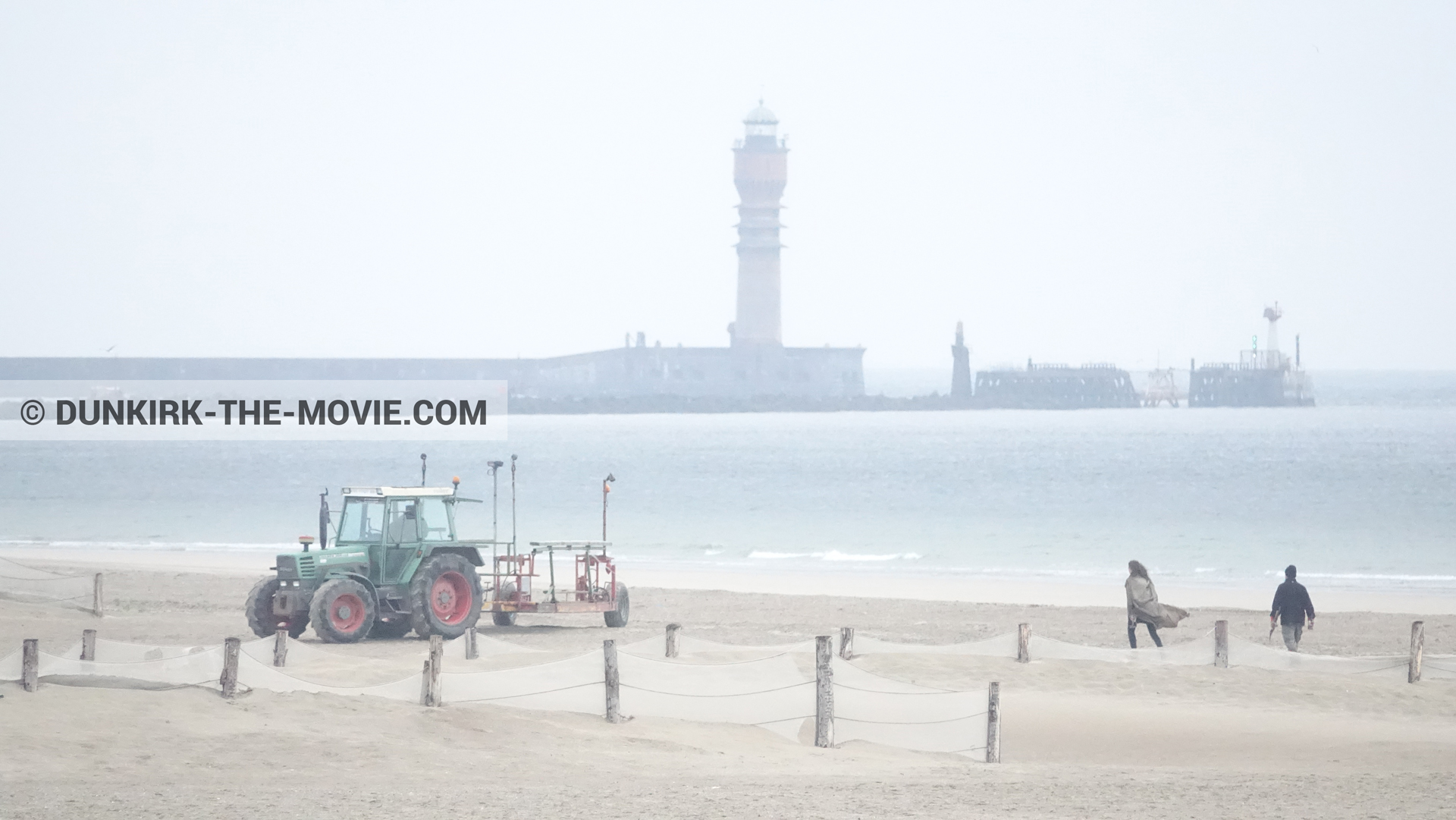 Fotos con faro de Saint-Pol-sur-Mer, playa,  durante el rodaje de la película Dunkerque de Nolan