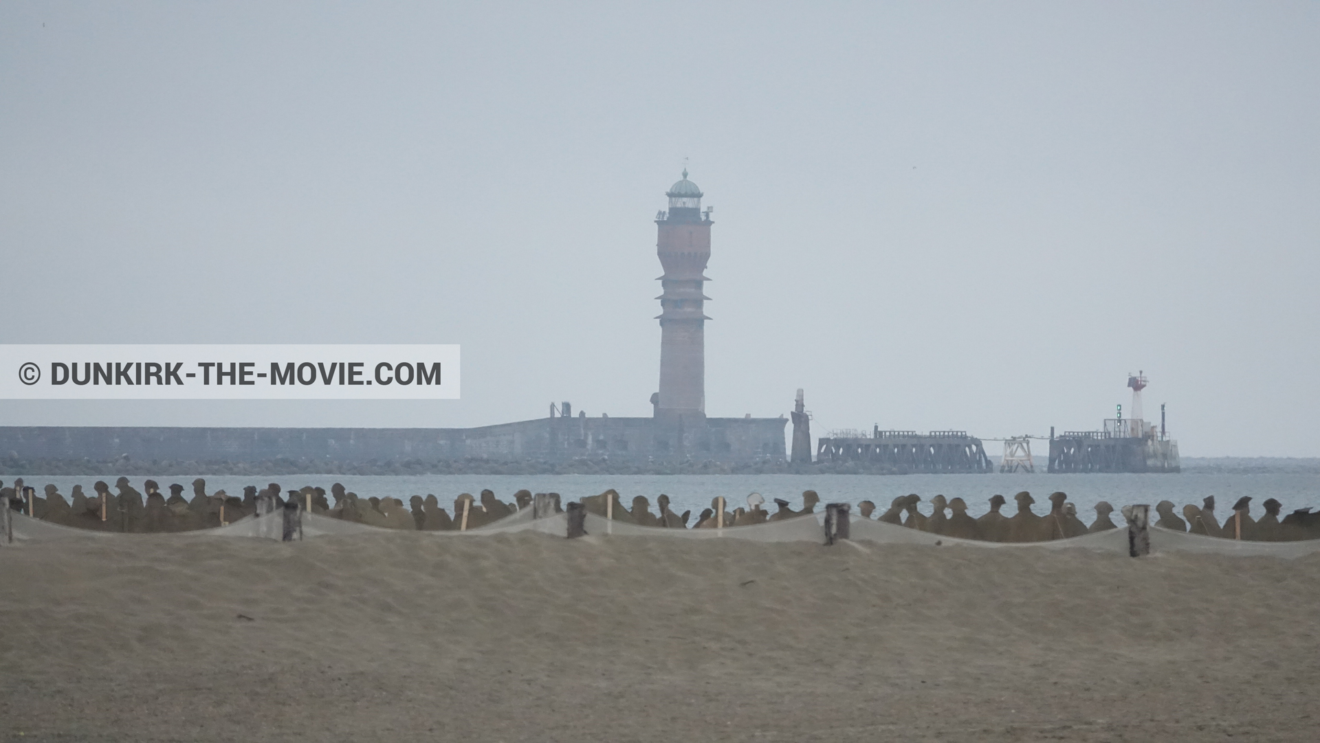 Fotos con faro de Saint-Pol-sur-Mer, playa,  durante el rodaje de la película Dunkerque de Nolan